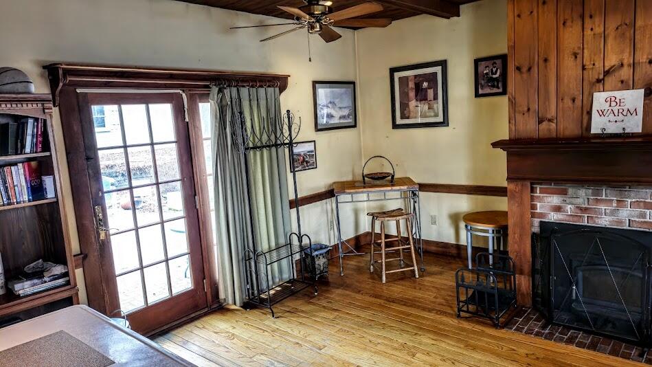 12 Schoolhouse Lane, Hampden, ME, 04444