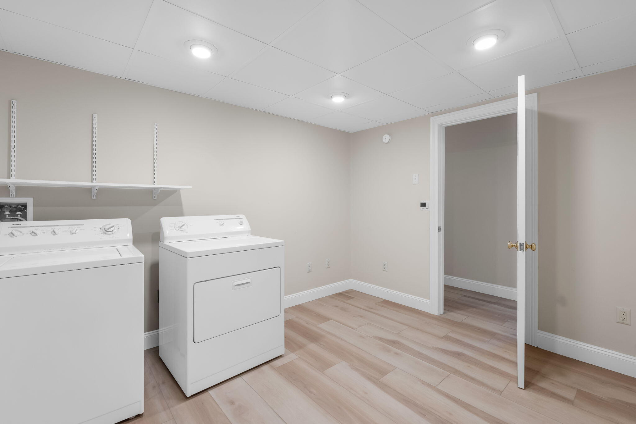 50 Laurel Circle, Bangor, ME 04401 Laundry area