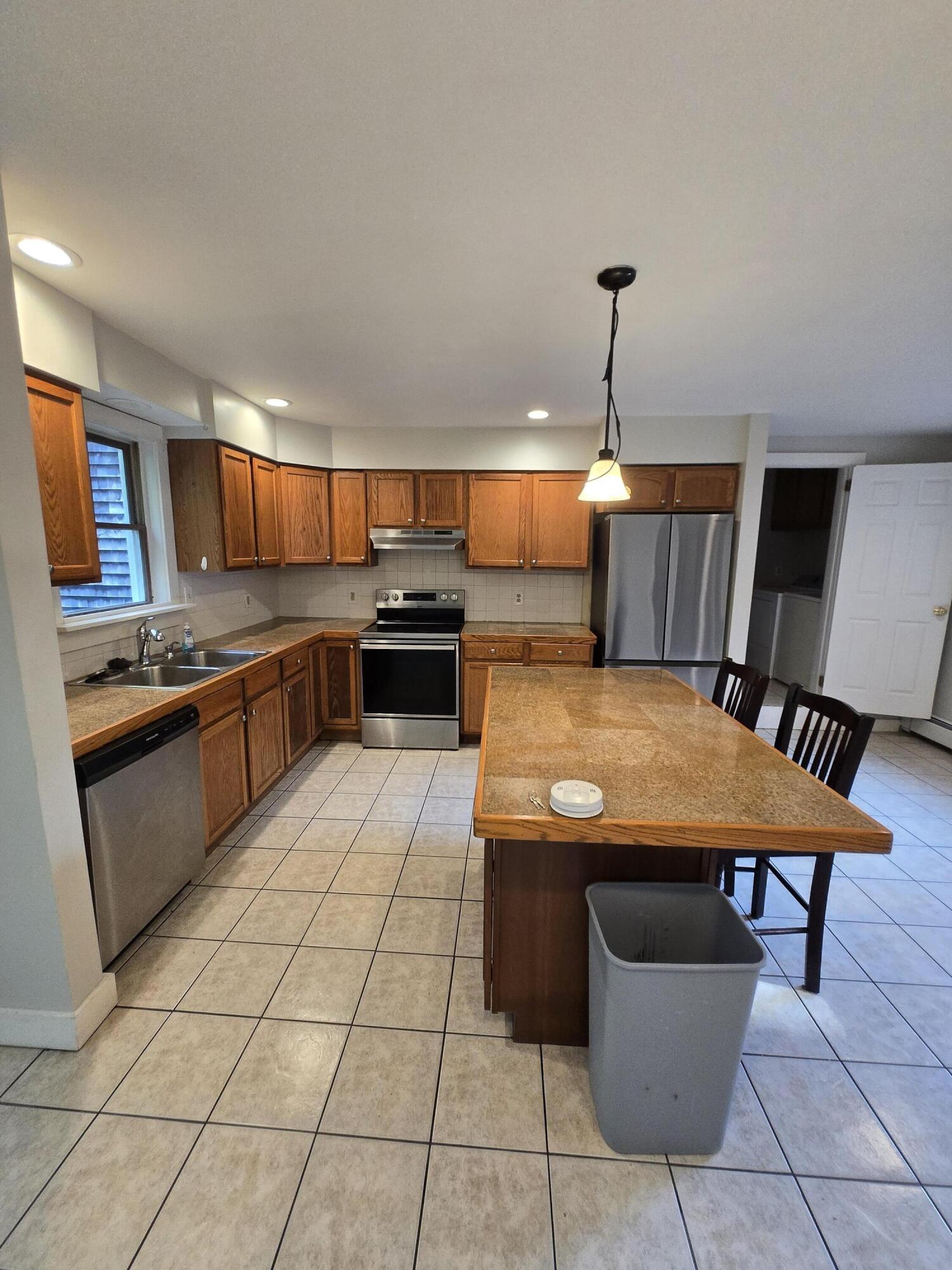 25 Falmouth Road, Falmouth, ME 04105 UNIT 2