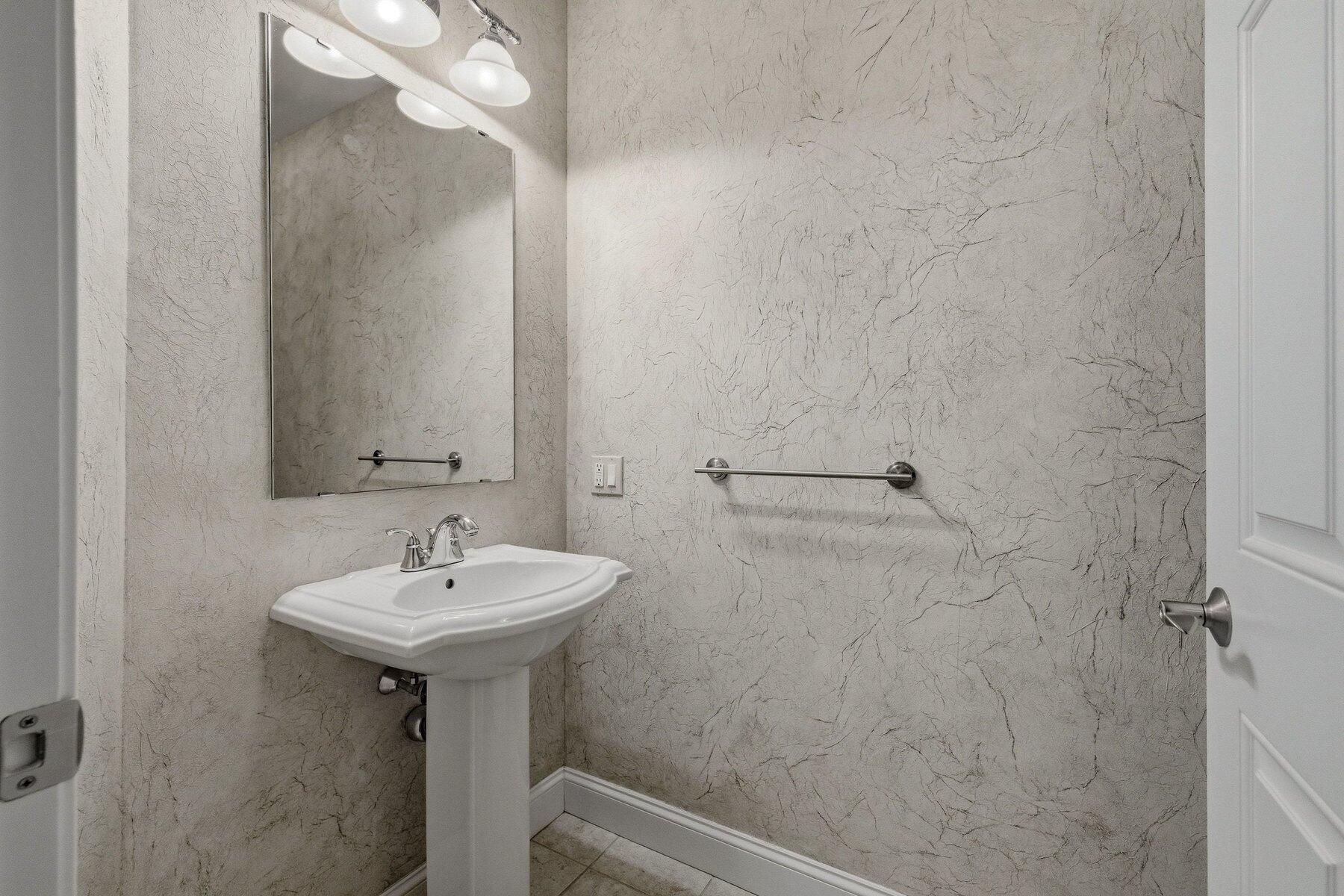 100 Shepards Cove Road UNIT F204, Kittery, ME, 03904