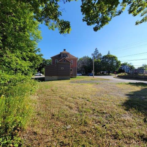 49 W Broadway, Lincoln, ME, 04457