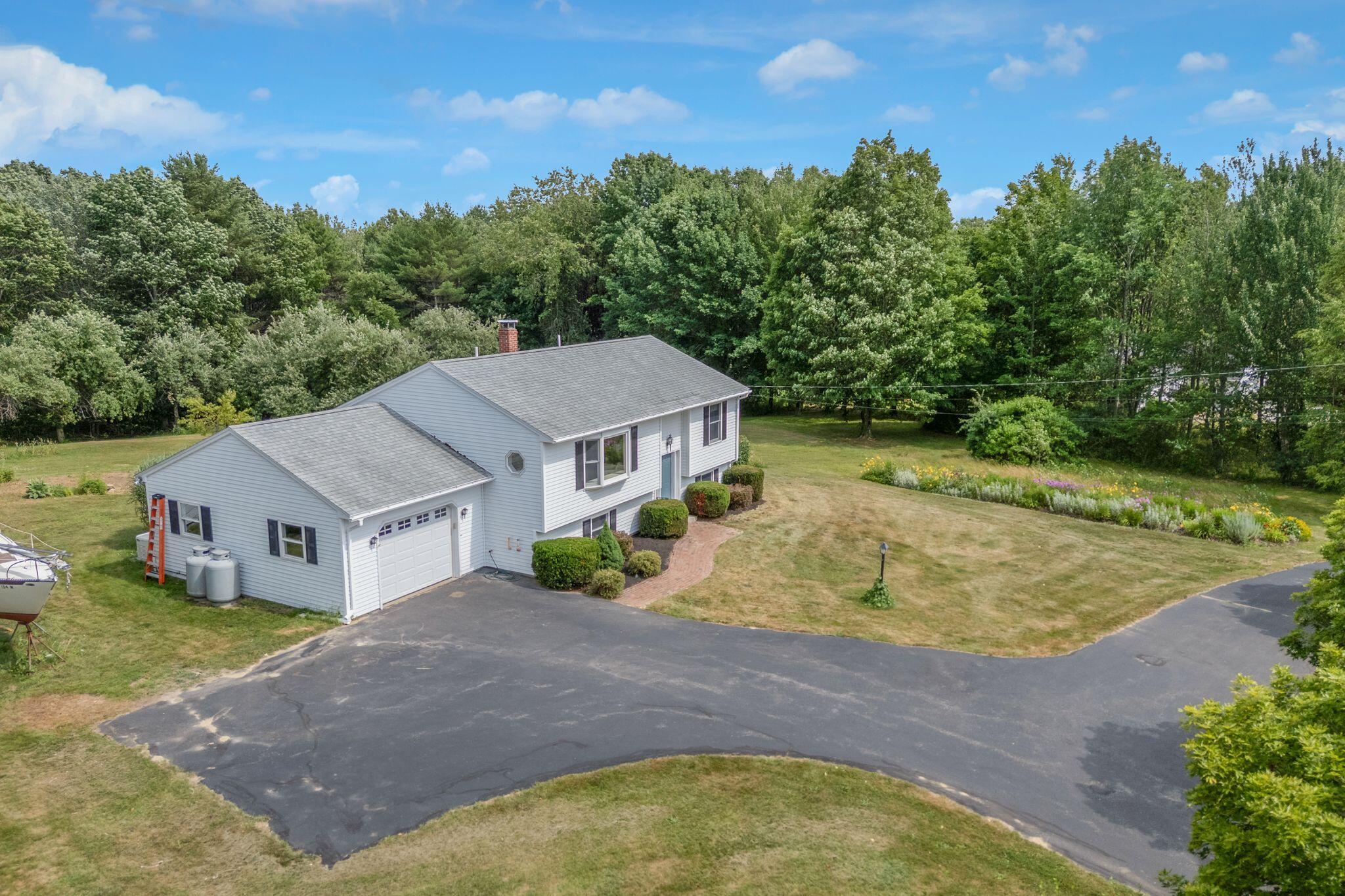 155 Ridge Road, Lisbon, ME 04252 The large circular drive provides plenty of room for multiple cars.