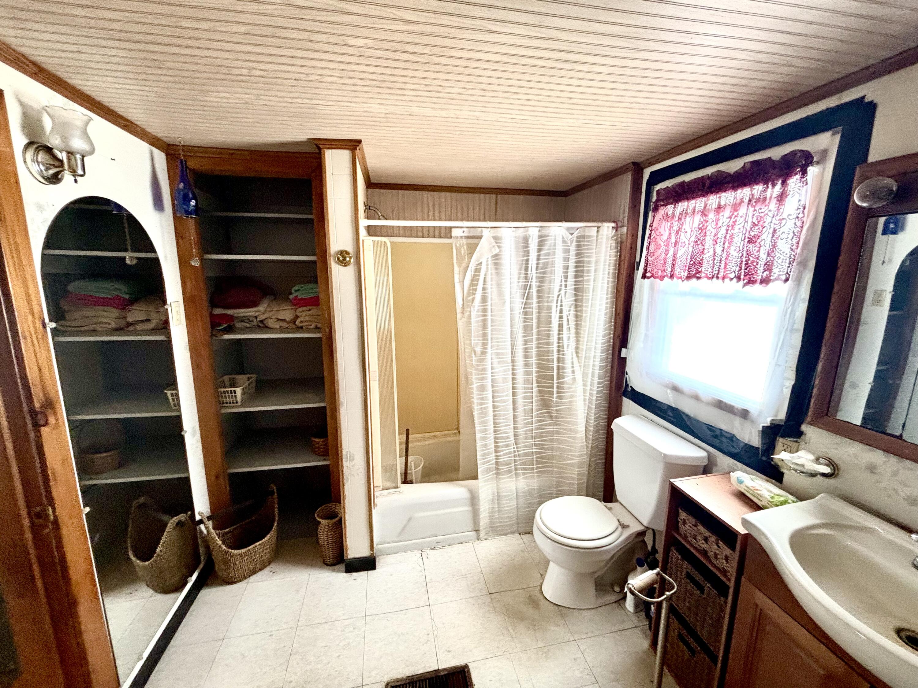 6 Horseshoe Road, Medway, ME, 04460