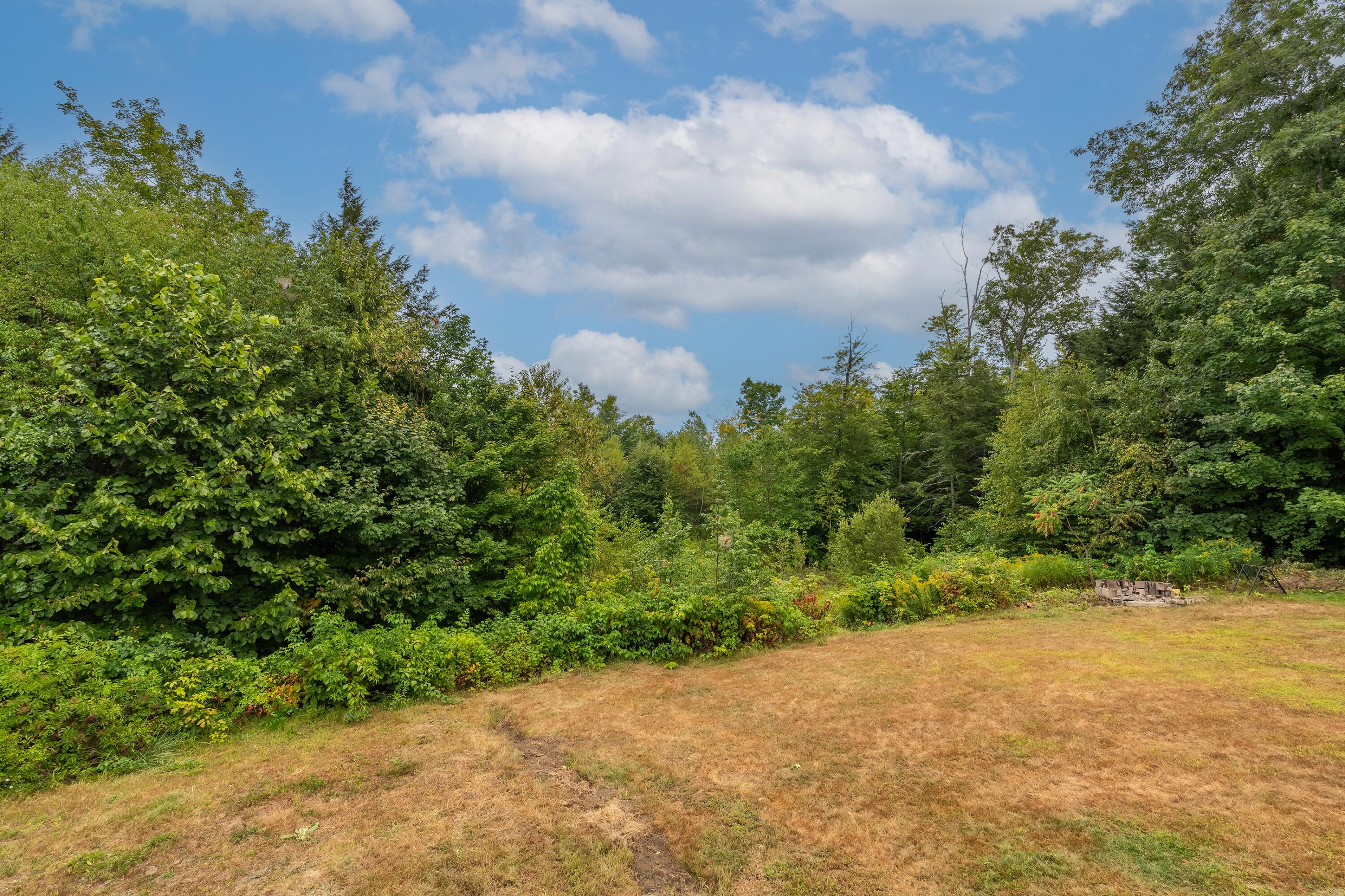 42 East Oxford Road, Paris, ME, 04281