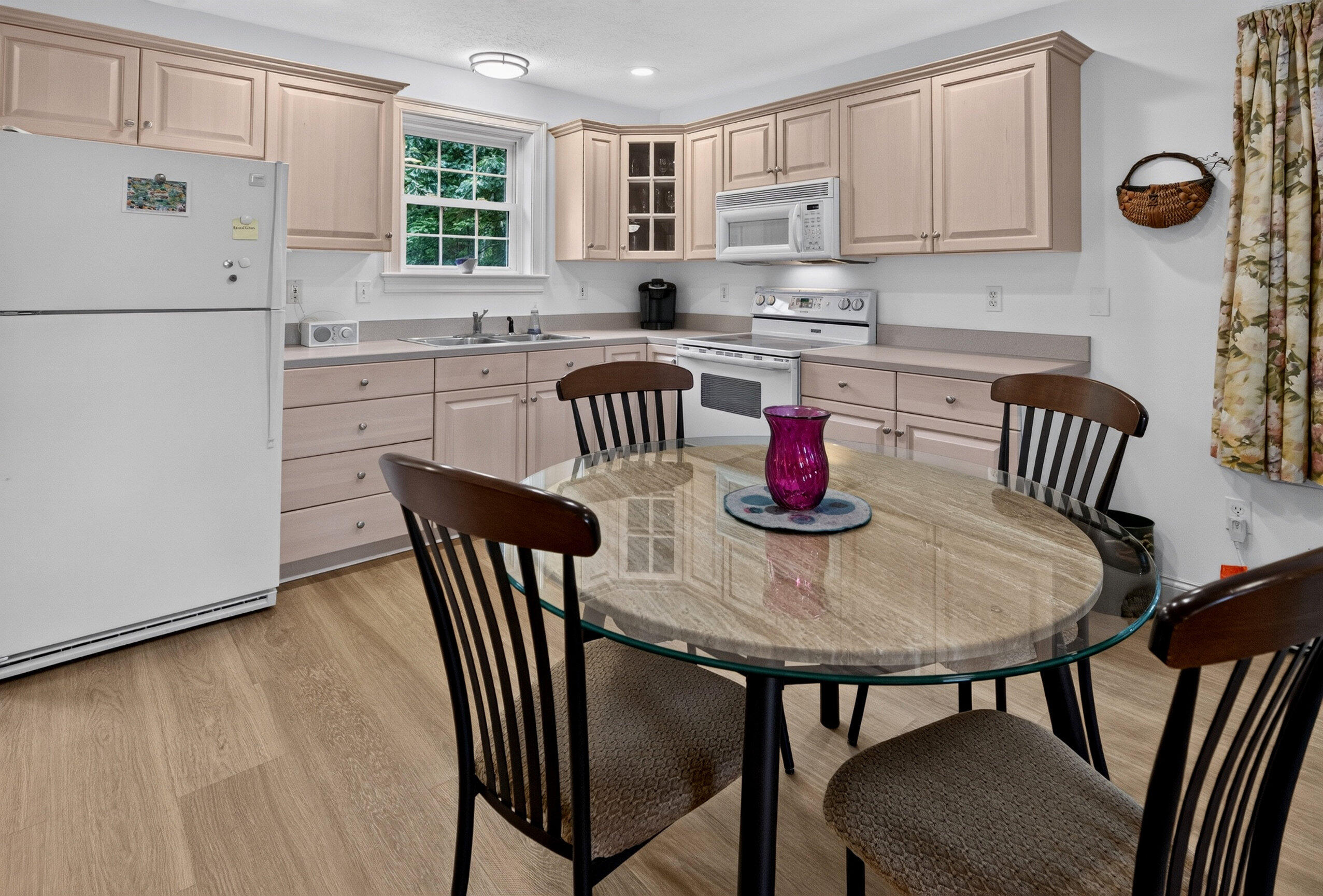 1 BD, 1 BA In-law above garage.