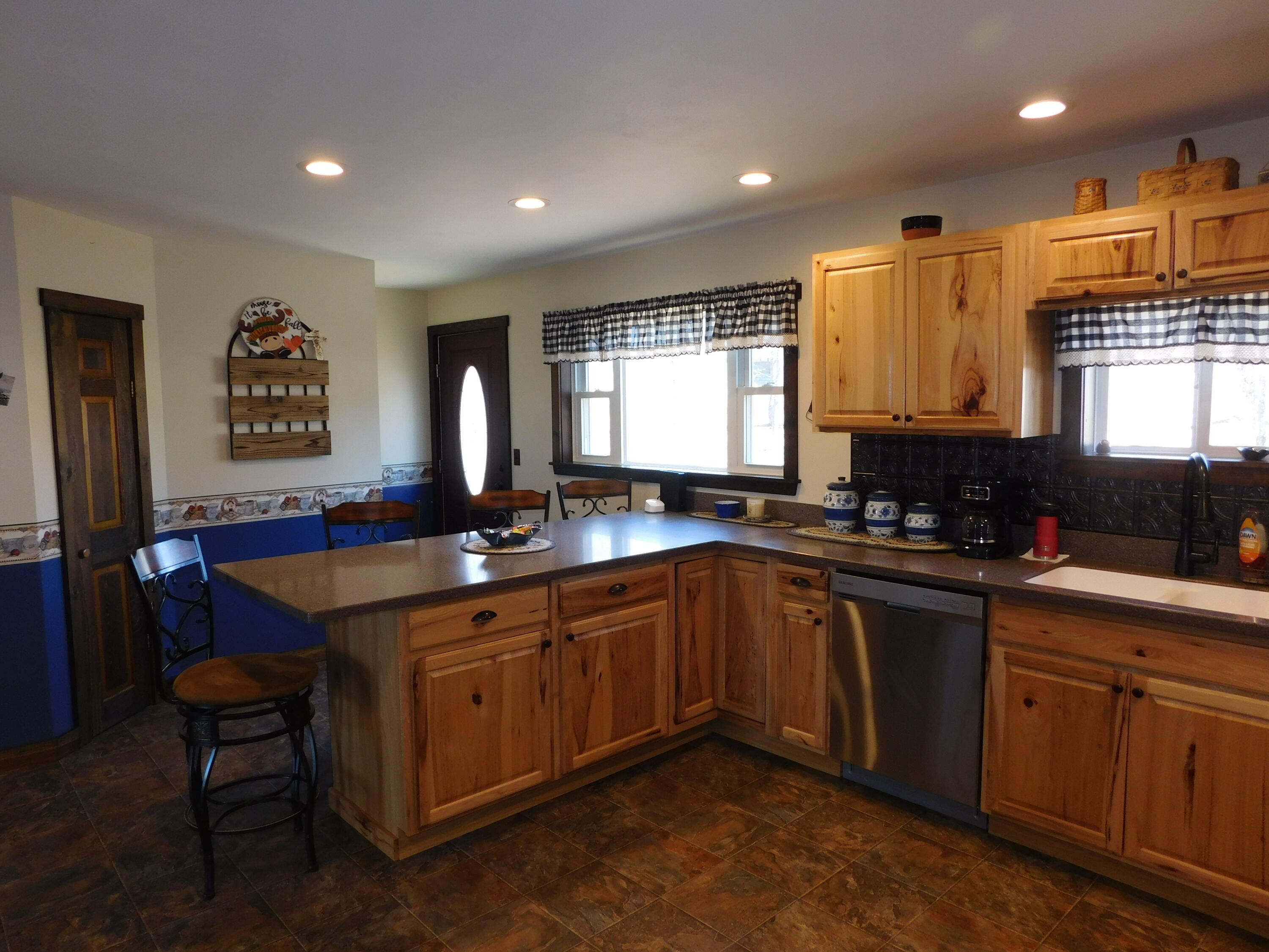 557 Enfield Road, Lincoln, ME, 04457