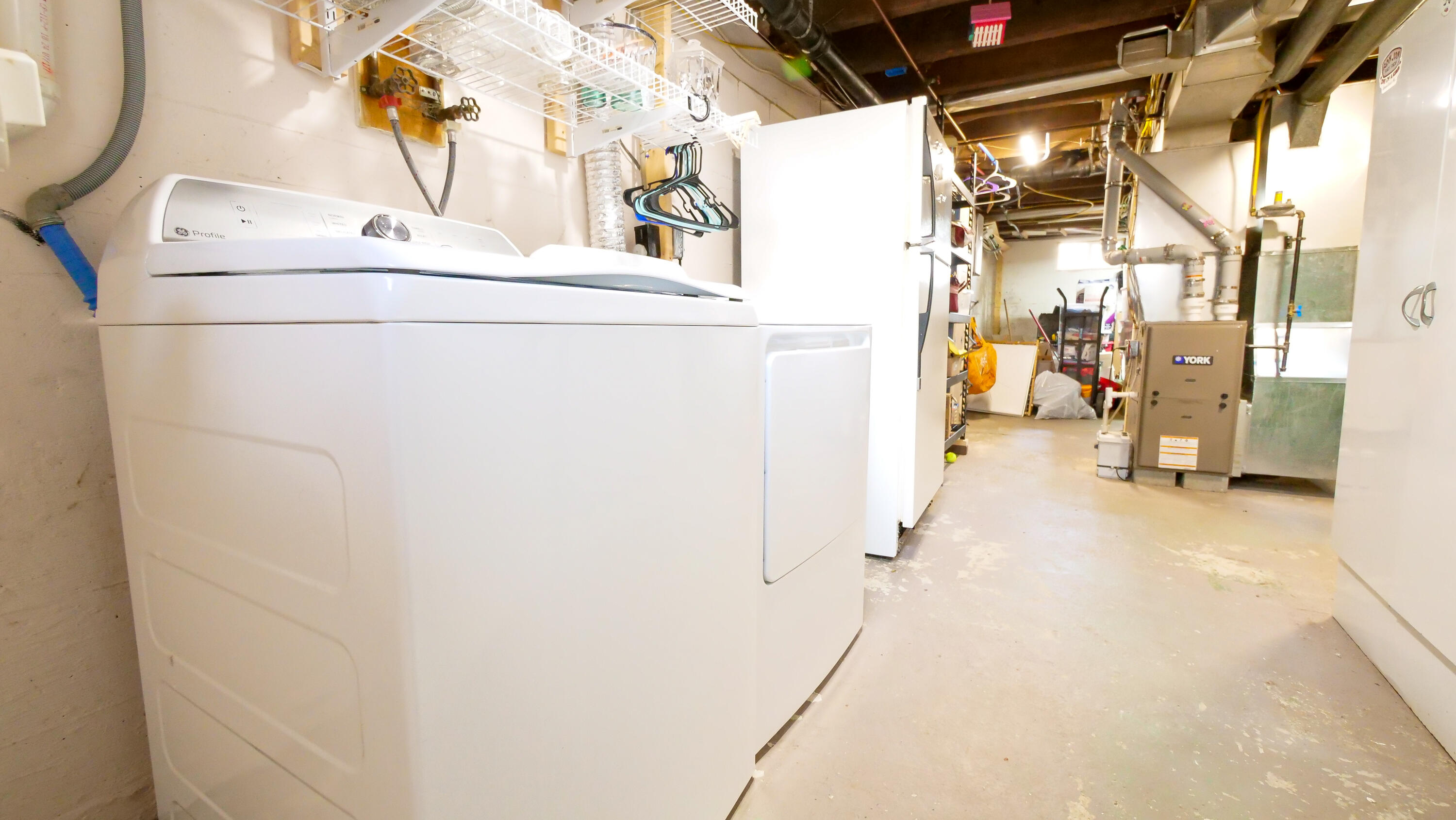 16 Gardner Road, Orono, ME, 04473