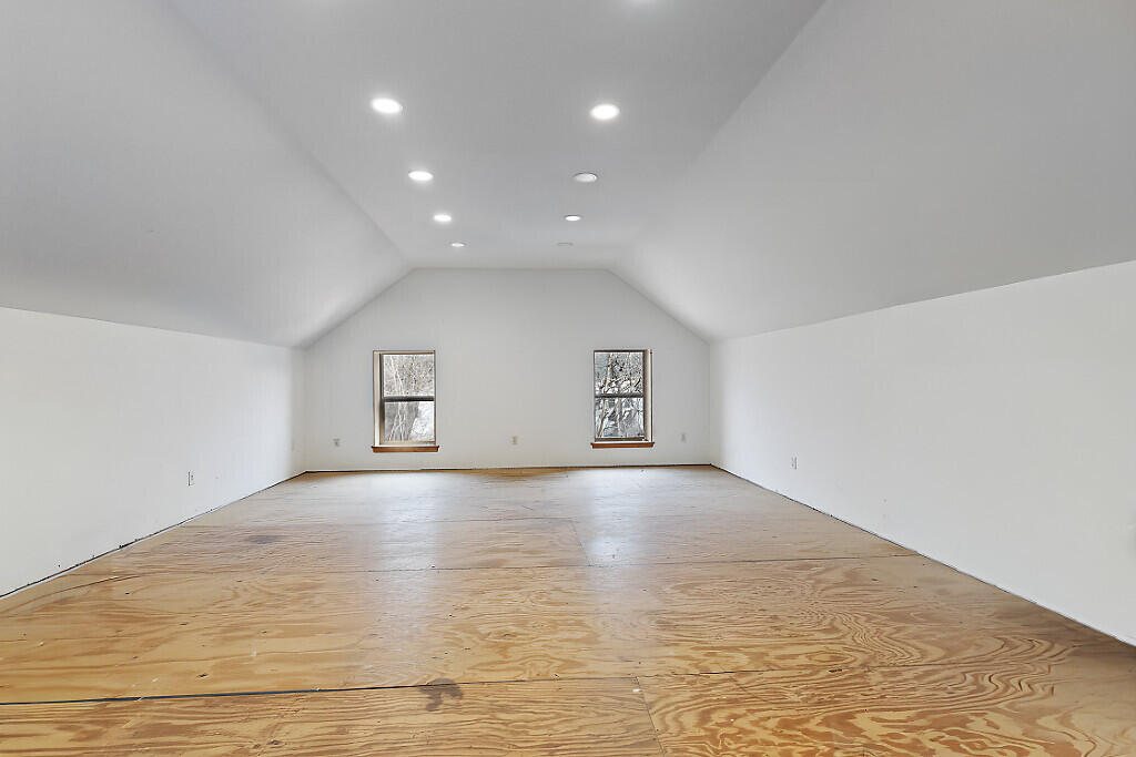 903 Western Avenue, Manchester, ME, 04351