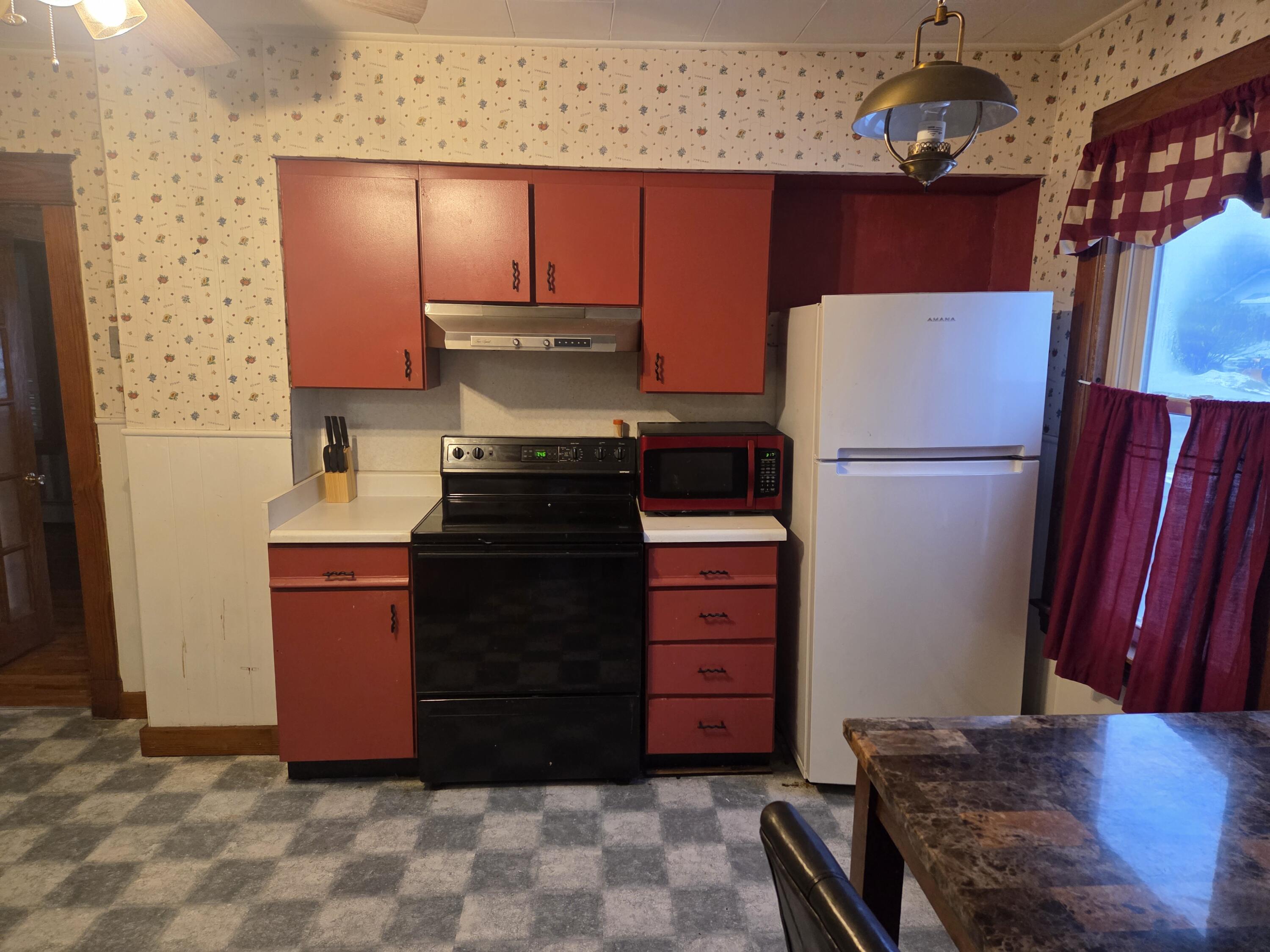 90 Bates Street, Millinocket, ME, 04462