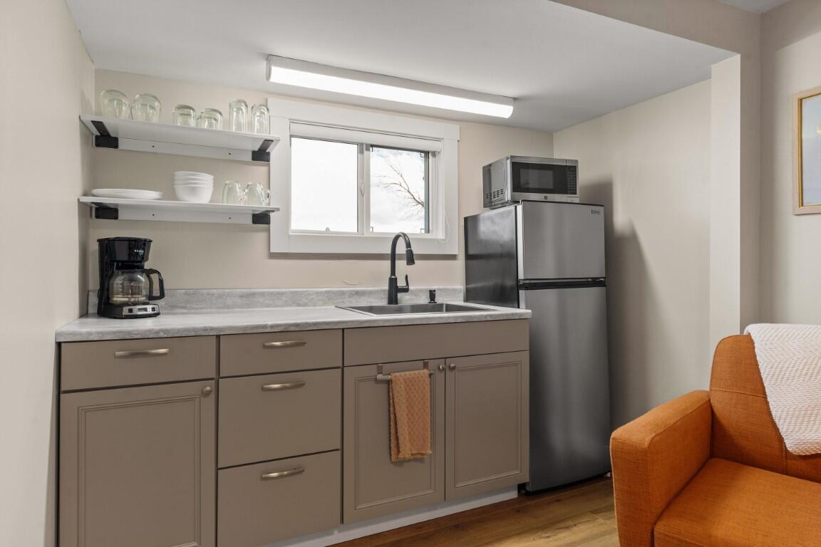 43 Oak Street, Boothbay Harbor, ME, 04538