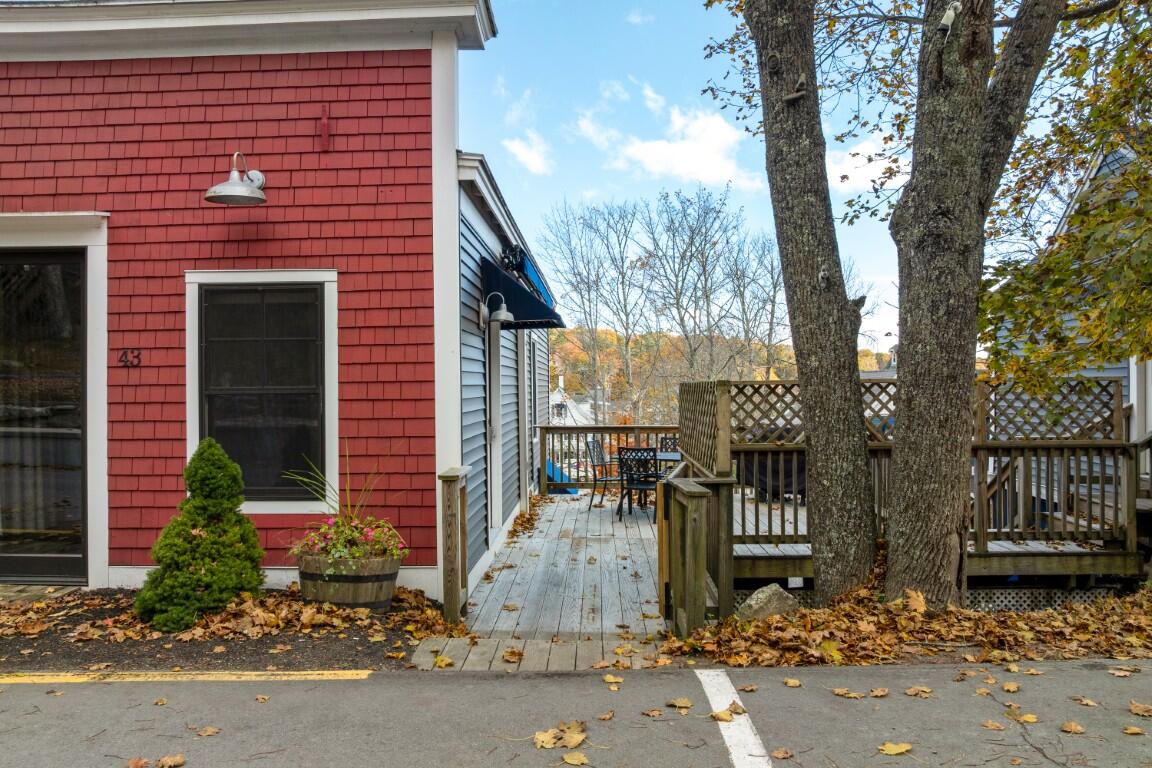 43 Oak Street, Boothbay Harbor, ME, 04538