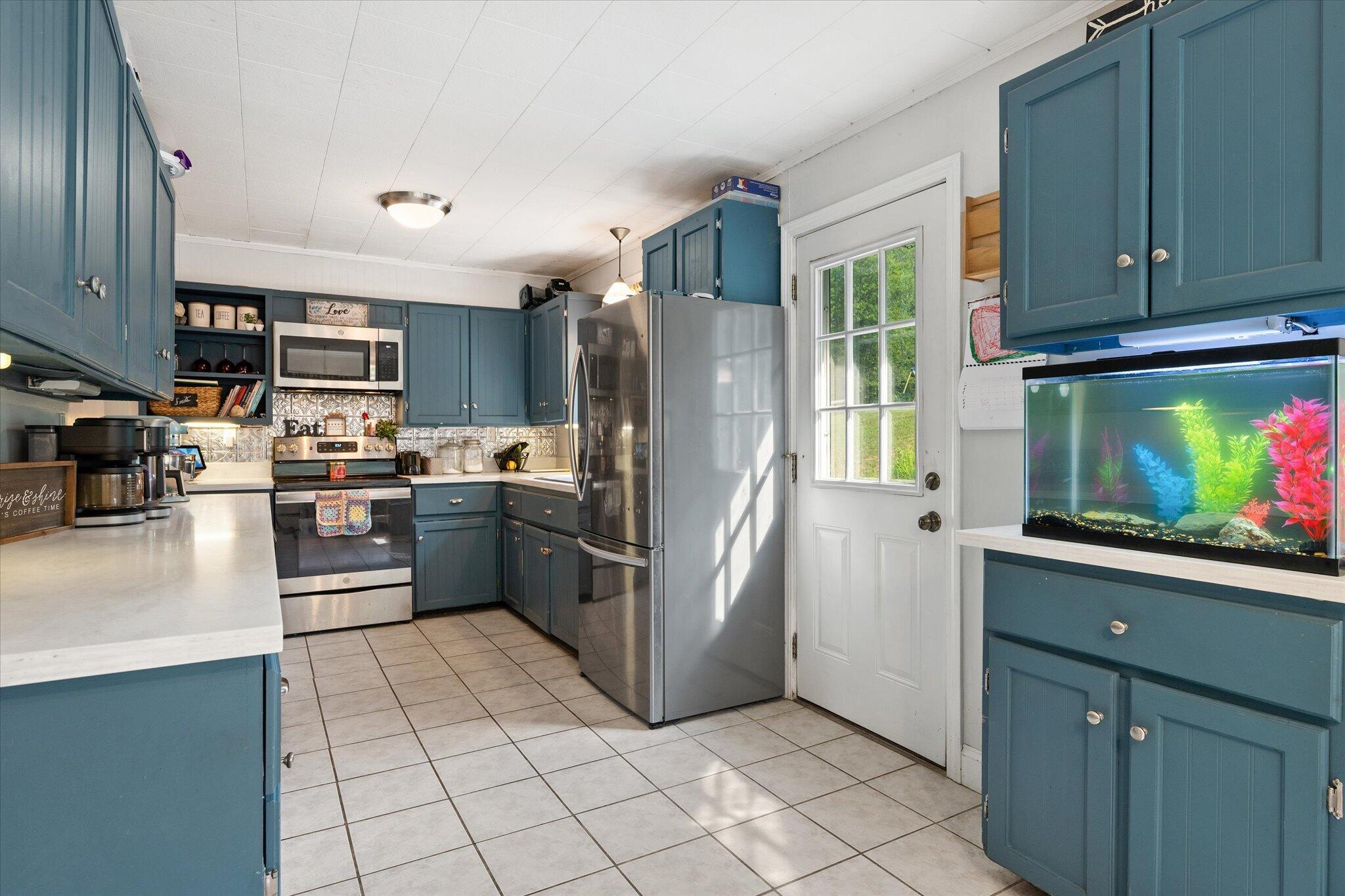 24 Coldbrook Road, Hampden, ME 04444 19-Kitchen