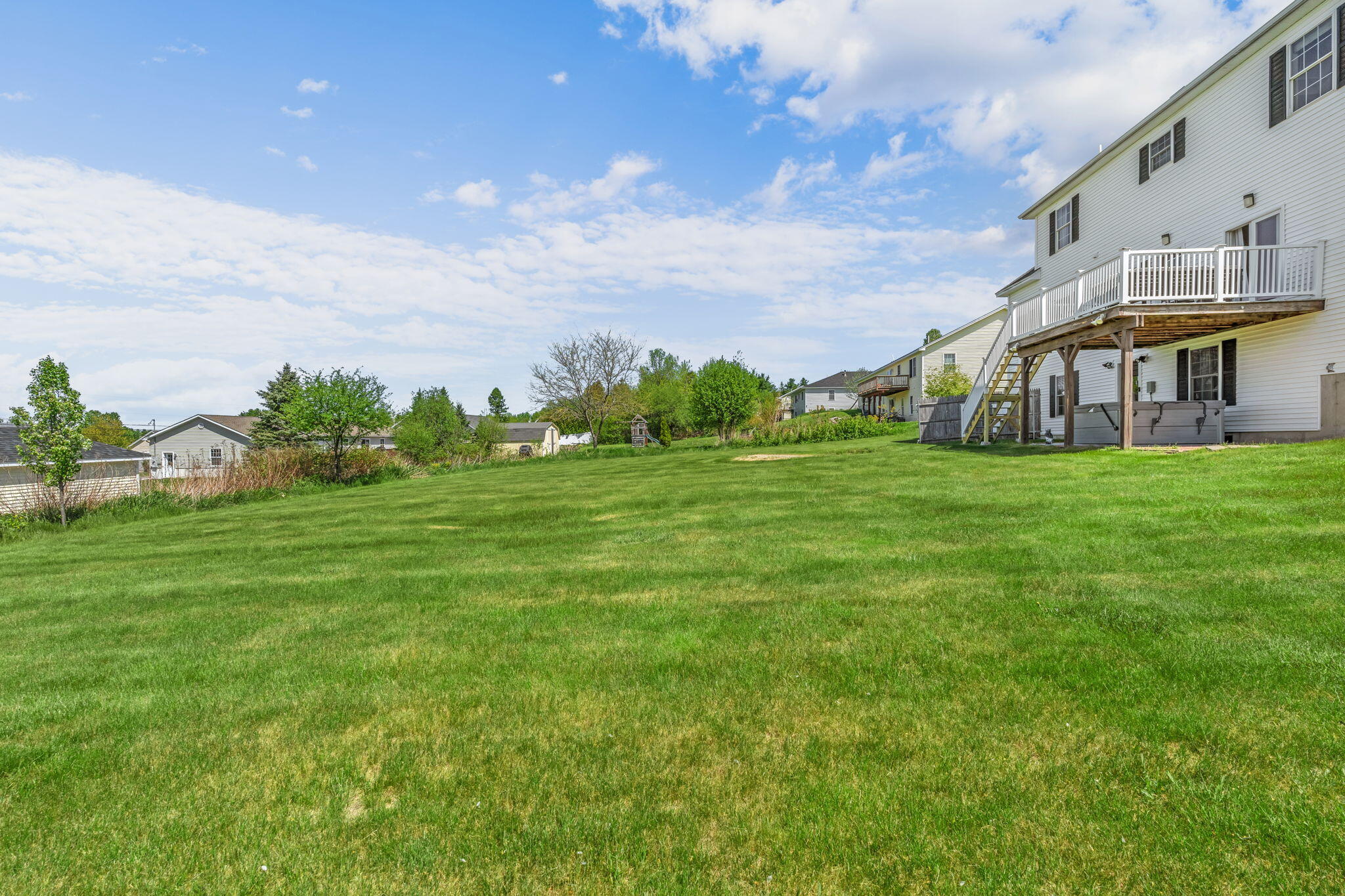 73-web-or-mls-40-hillview-dr