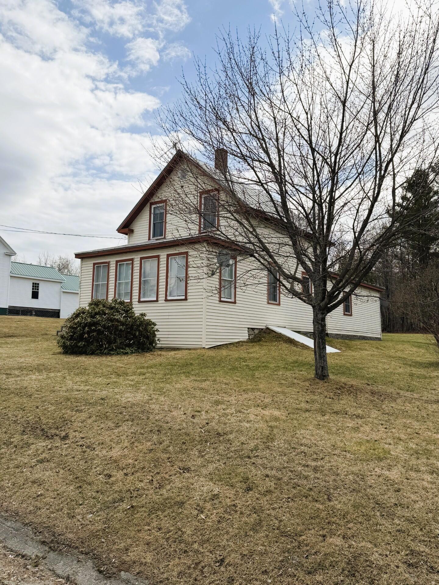 49 W Broadway, Lincoln, ME, 04457