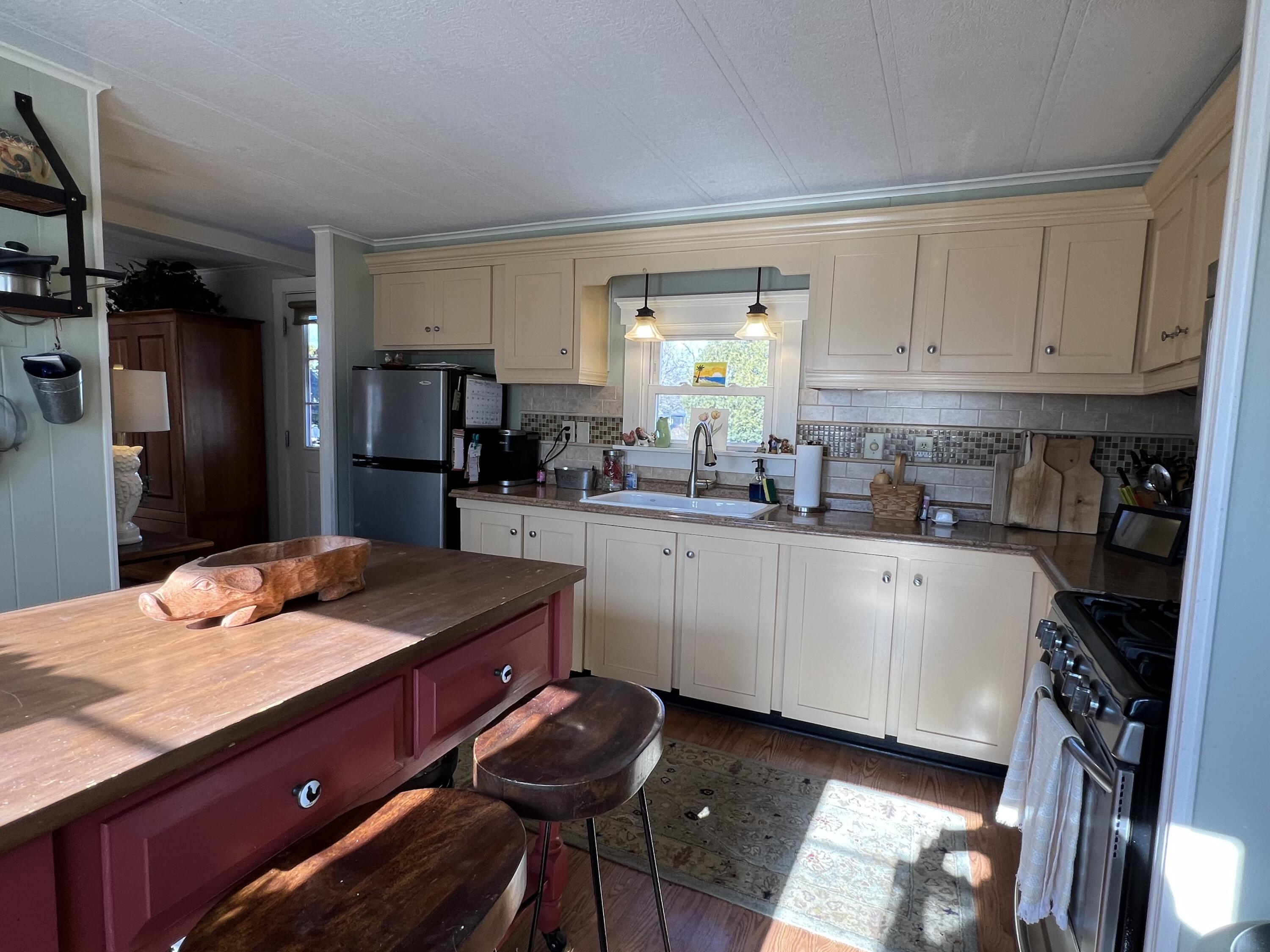 15 Marks Lane, Rockland, ME, 04841