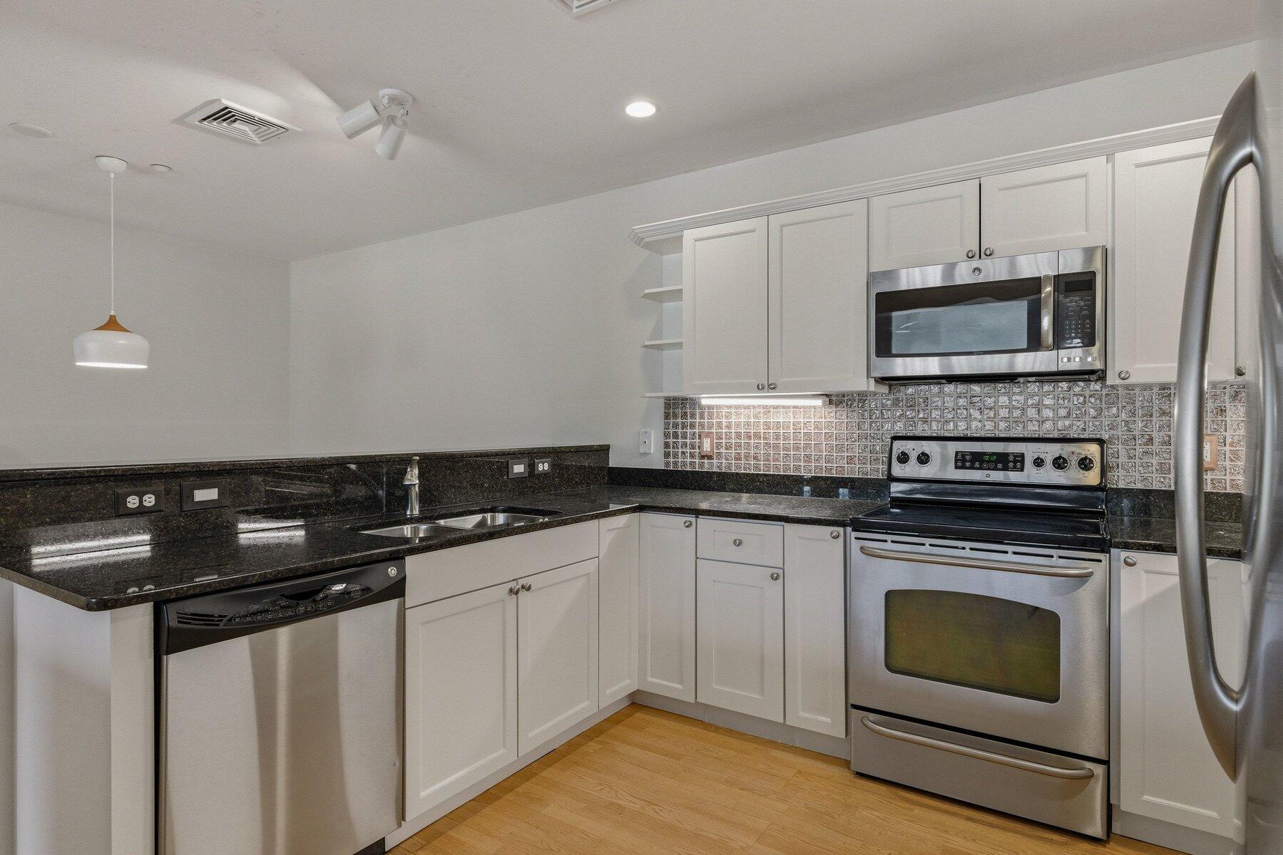 100 Shepards Cove Road UNIT F204, Kittery, ME, 03904