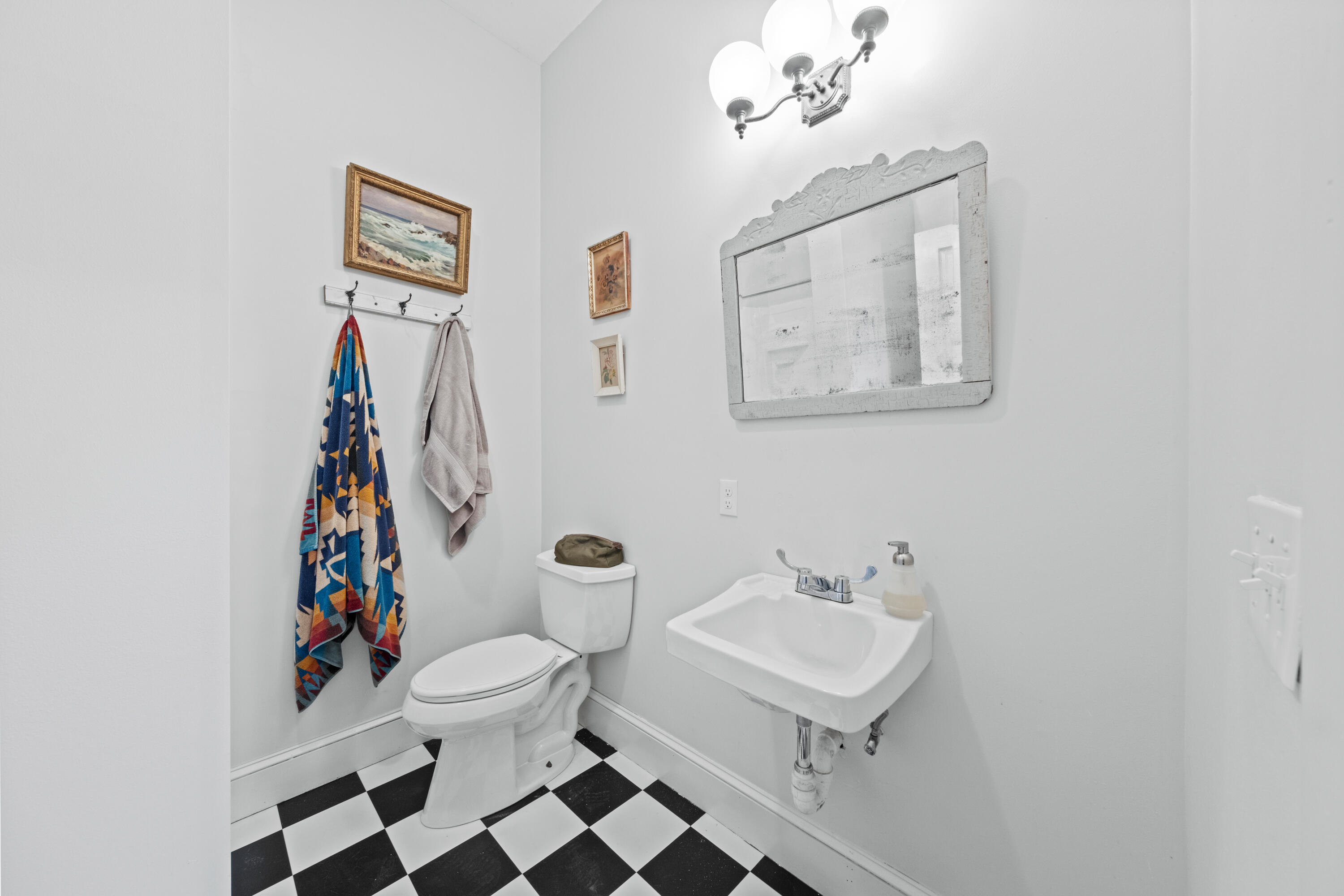 31-33 Booker Street UNIT 4, Thomaston, ME, 04861