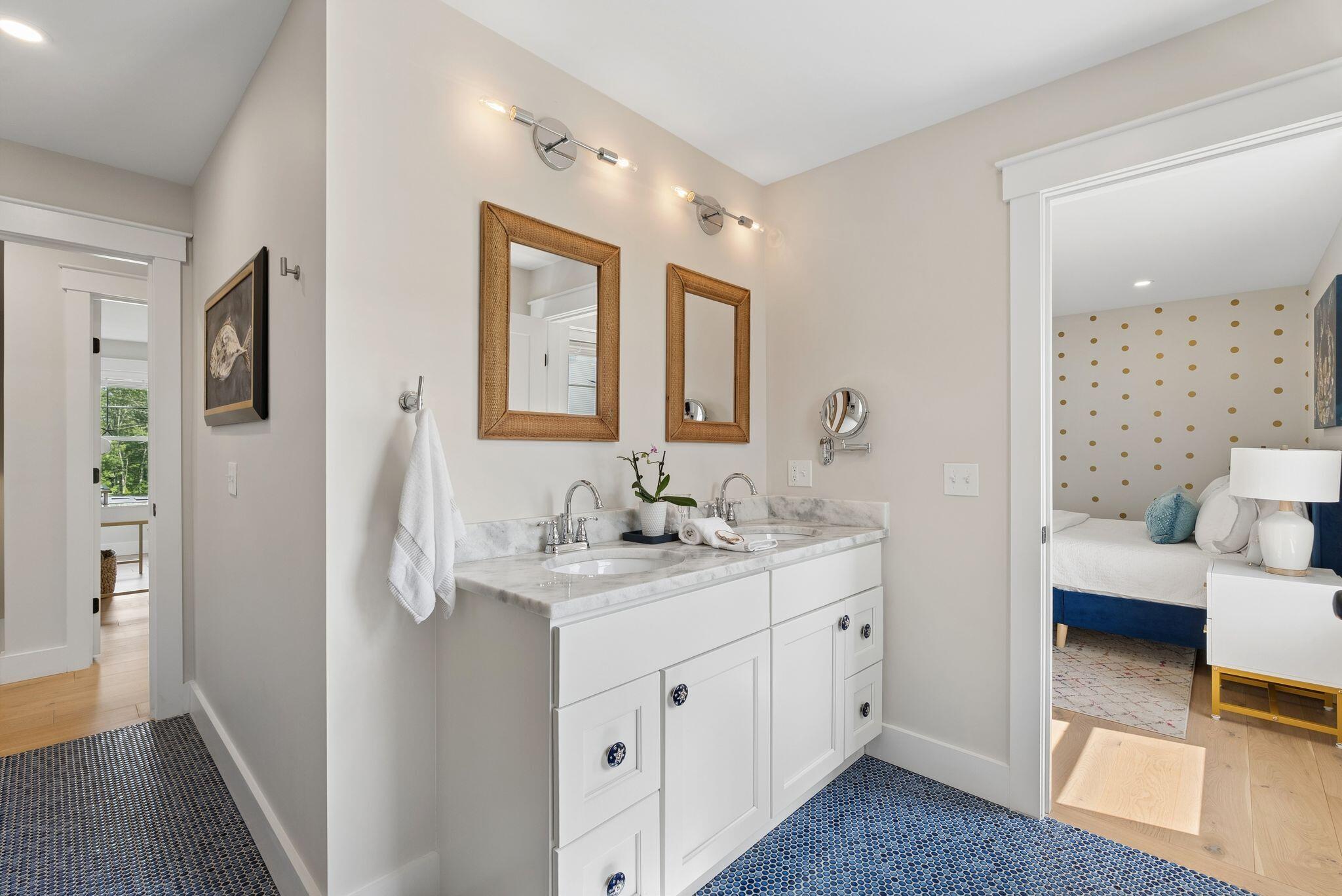 Upstairs Full Bathroom #2