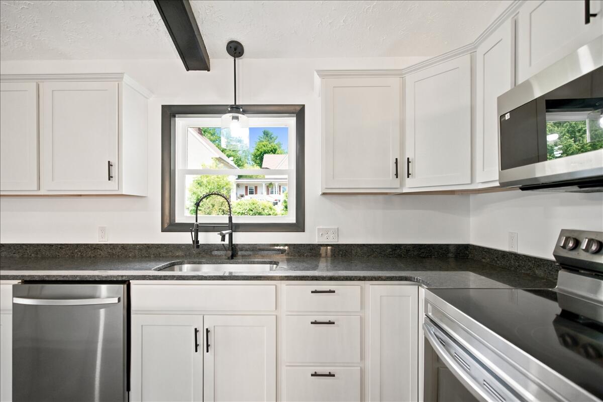 466 East Avenue, Lewiston, ME 04240 56-DSC09151