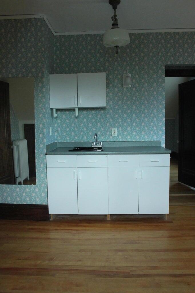 3rd kitchen (stove only)