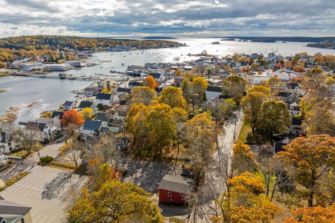 43 Oak Street, Boothbay Harbor, ME, 04538