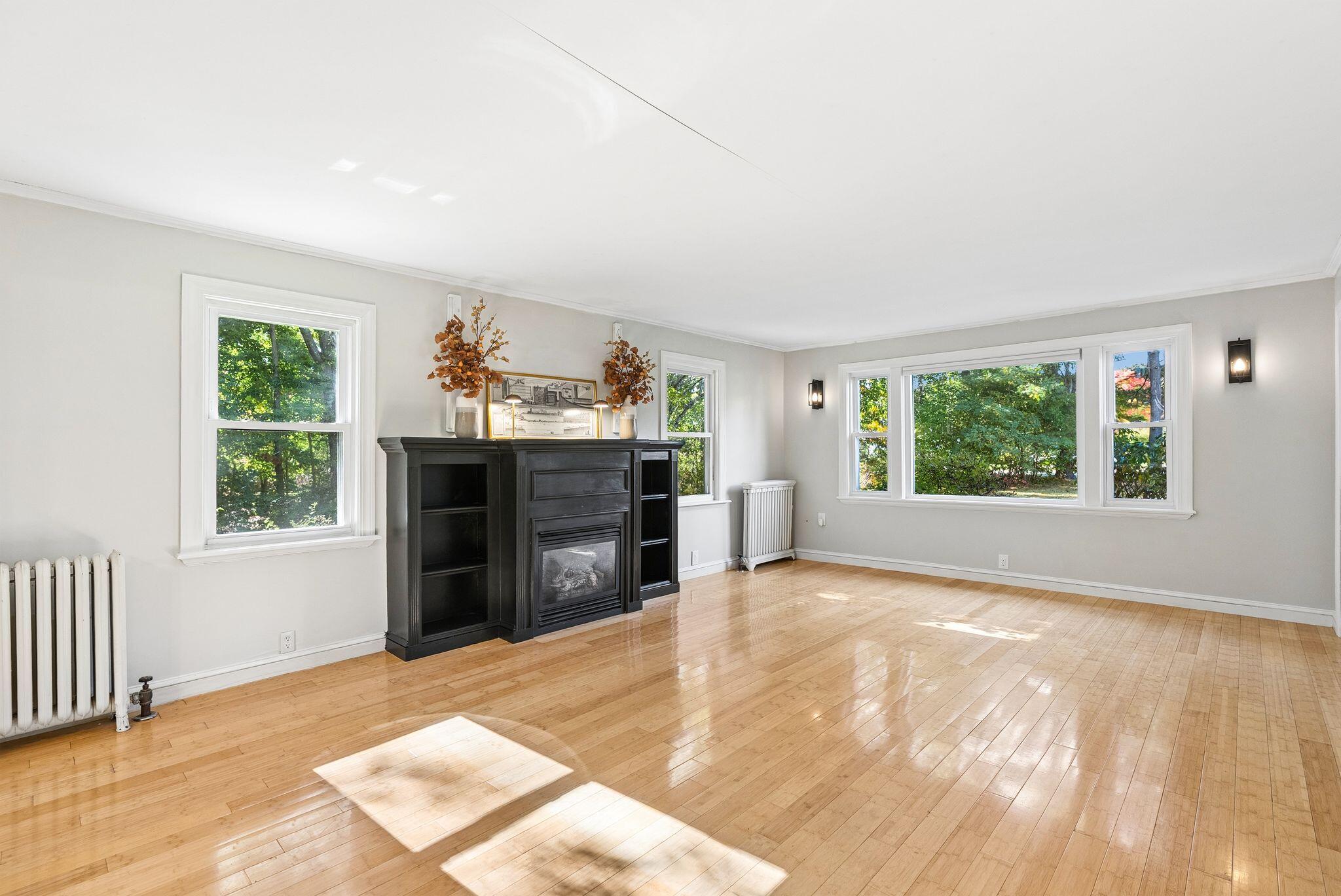 48 W Kidder Street, Portland, ME 04103 Living room