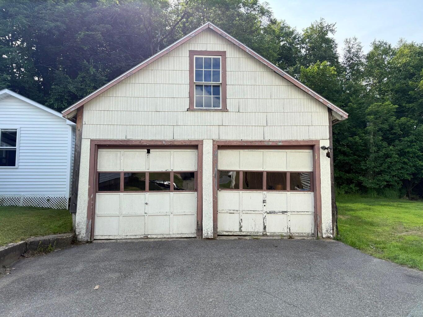 Undisclosed Address, Millinocket, ME, 04462