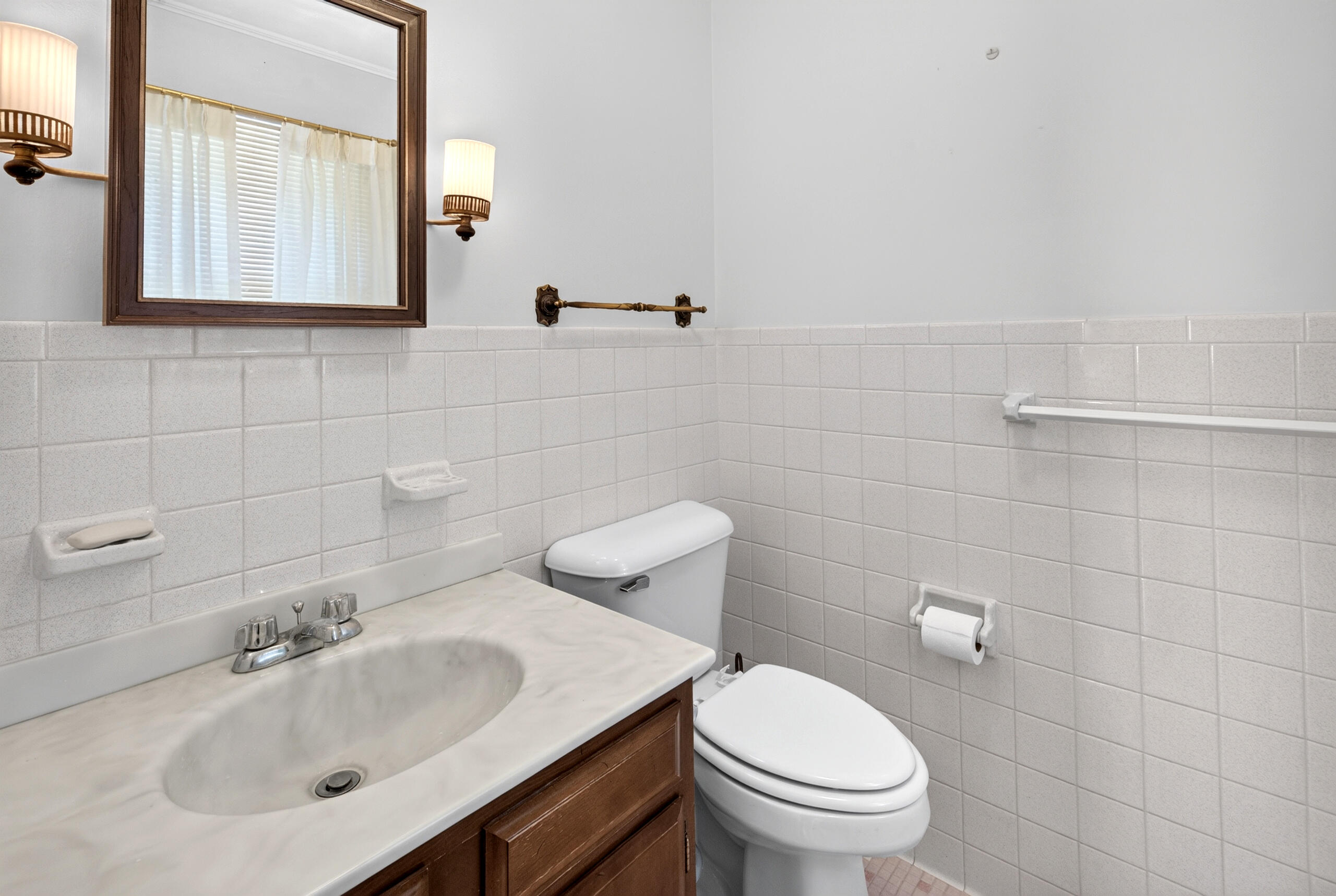 12 Mountain View Drive, Hampden, ME 04444 1/2 bath en suite