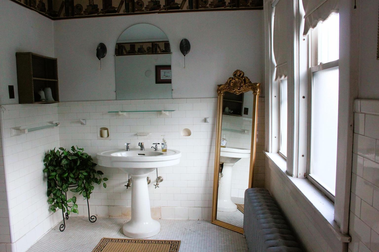 2nd floor bathroom