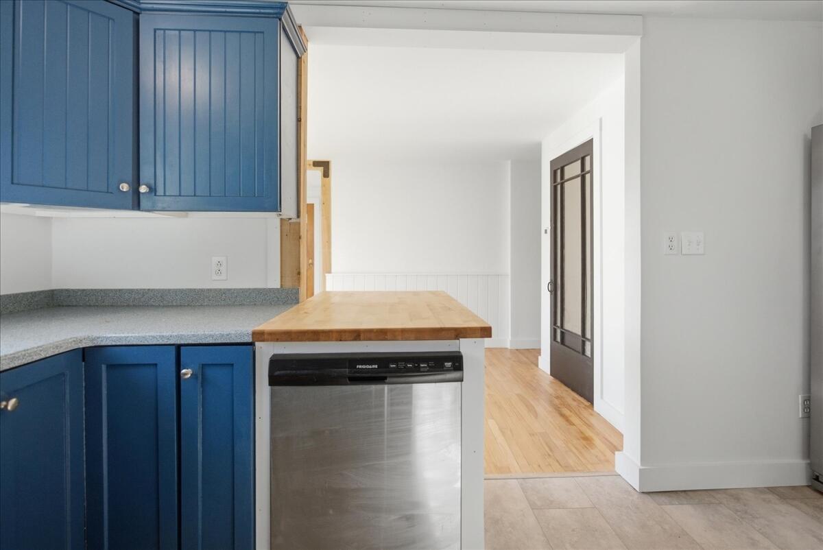 1827 Minot Avenue, Auburn, ME 04210 21-1-21