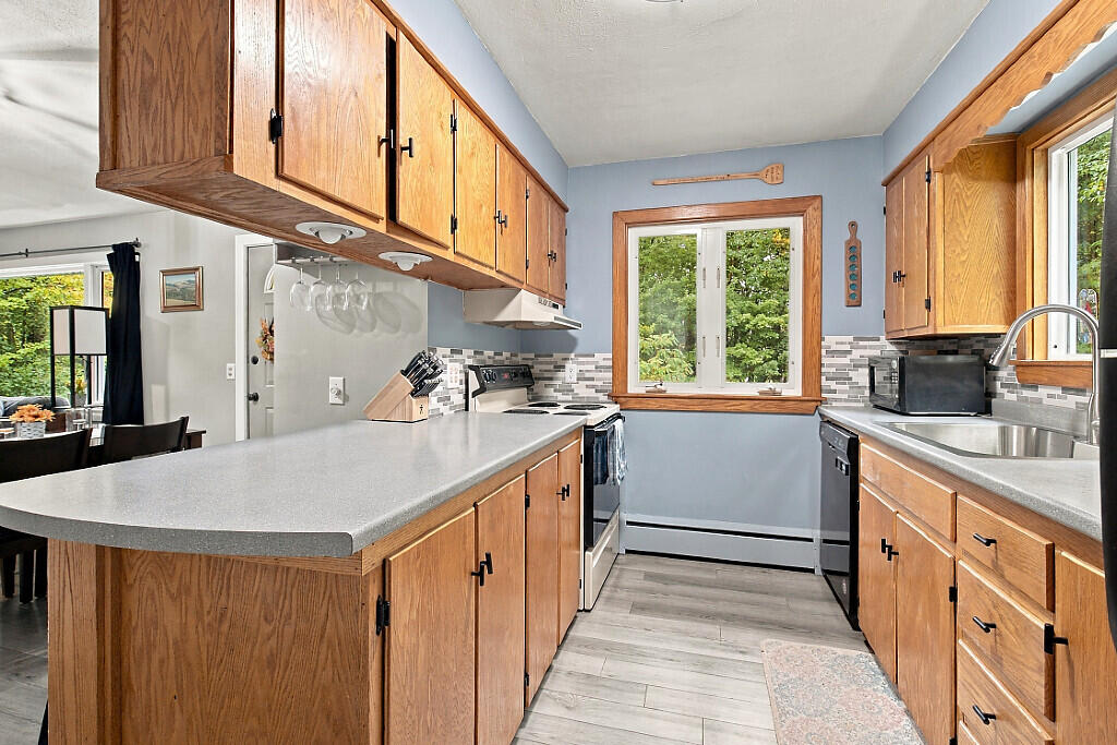 14 Windsor Terrace, Farmingdale, ME 04344 23_BP5A5713_DxO_mls