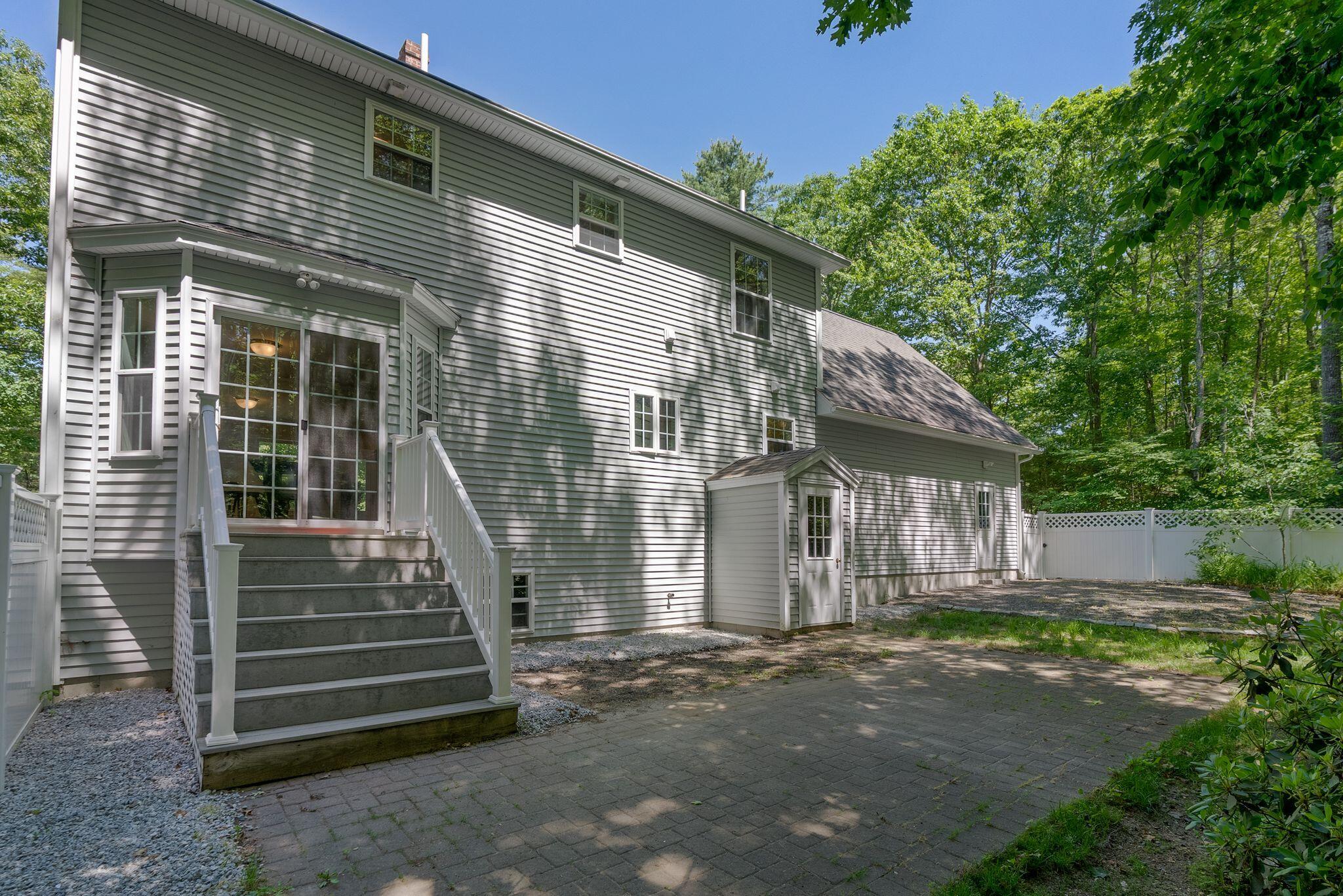 Small deck off eat-in kitchen leads to fenced in backyard and patio