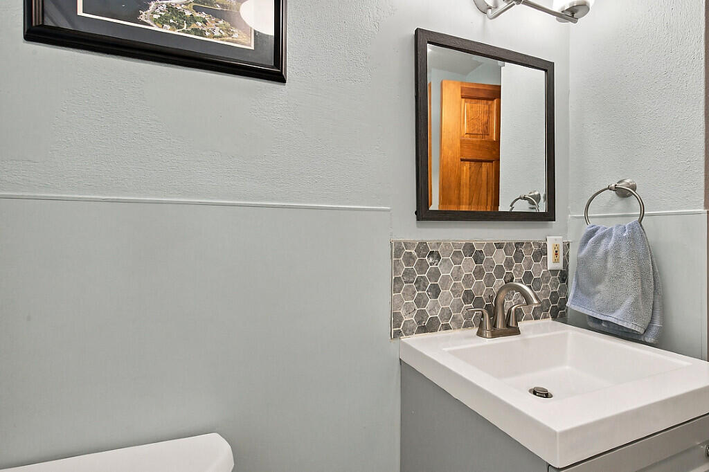 14 Windsor Terrace, Farmingdale, ME 04344 07_BP5A5665_DxO_mls