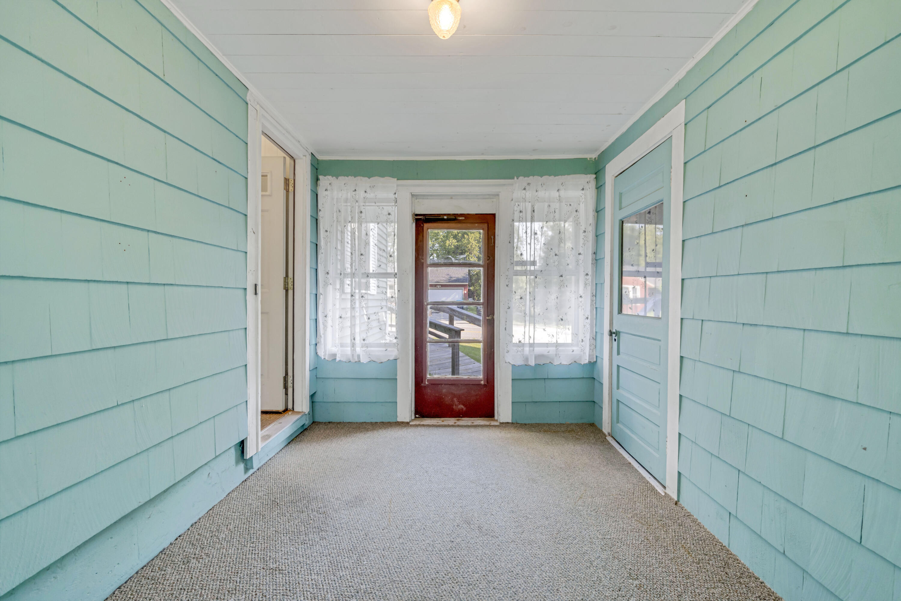 196 Stevens Mill Road, Auburn, ME 04210 Mudroom