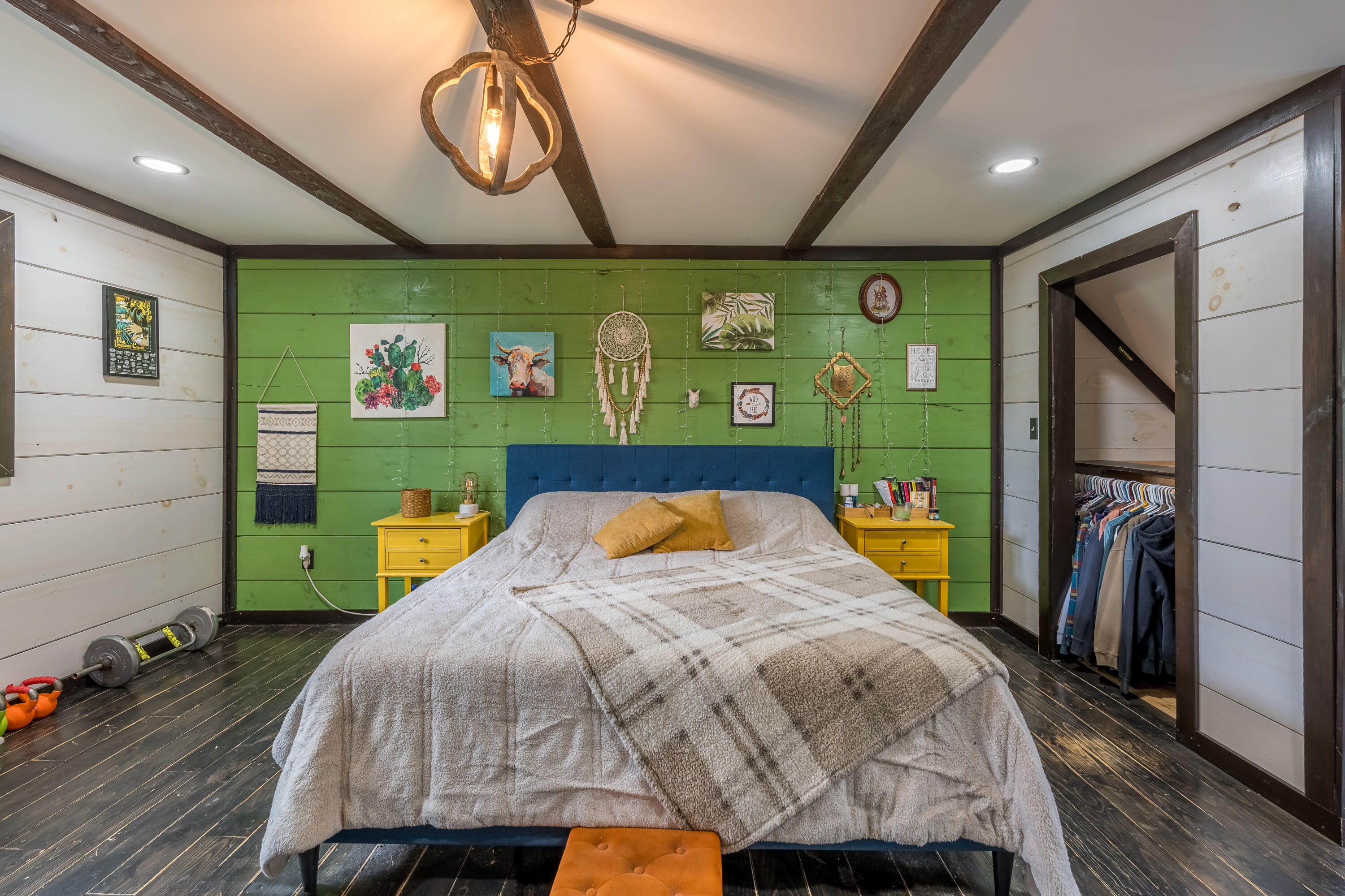 42 East Oxford Road, Paris, ME, 04281