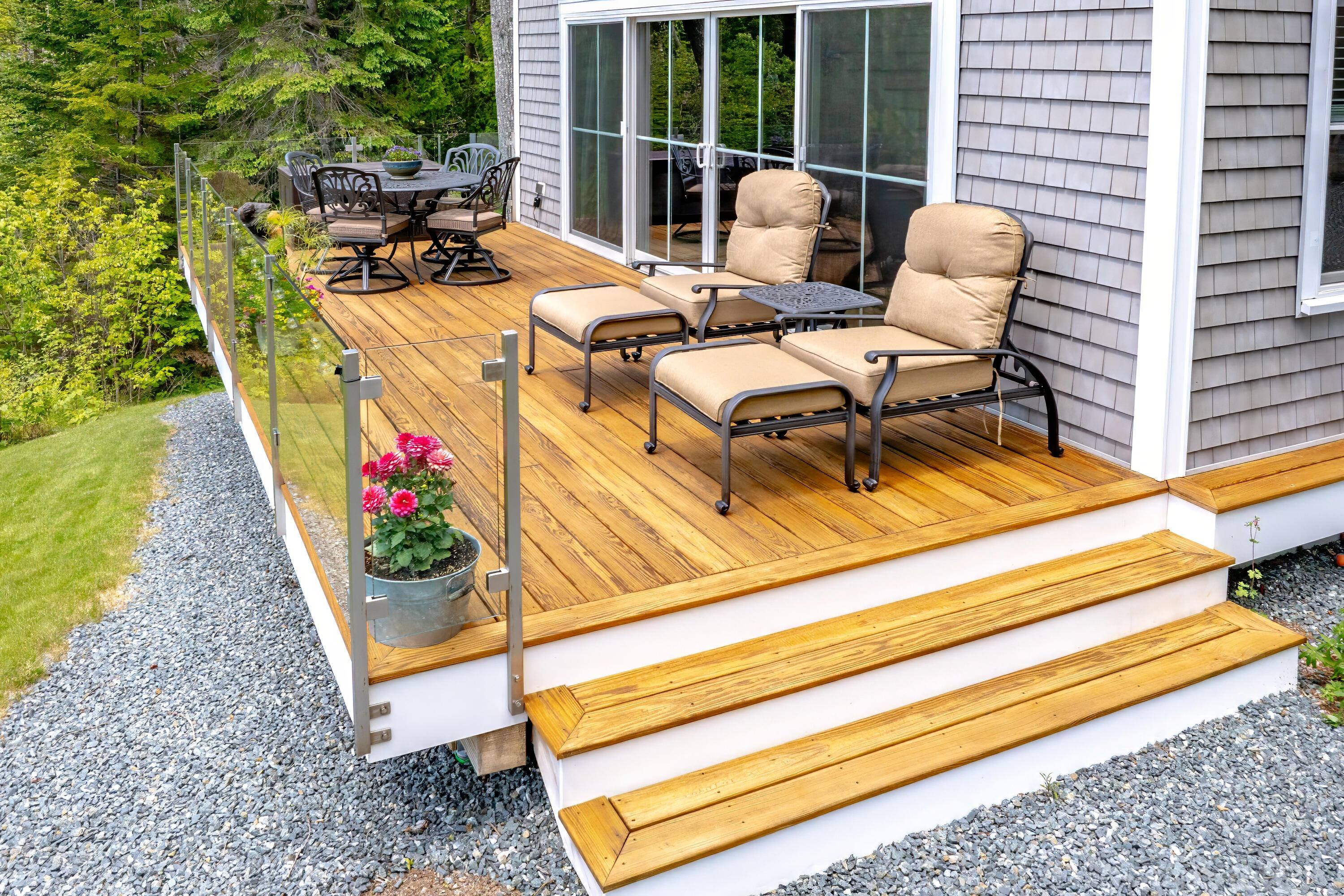 Glassed railing deck