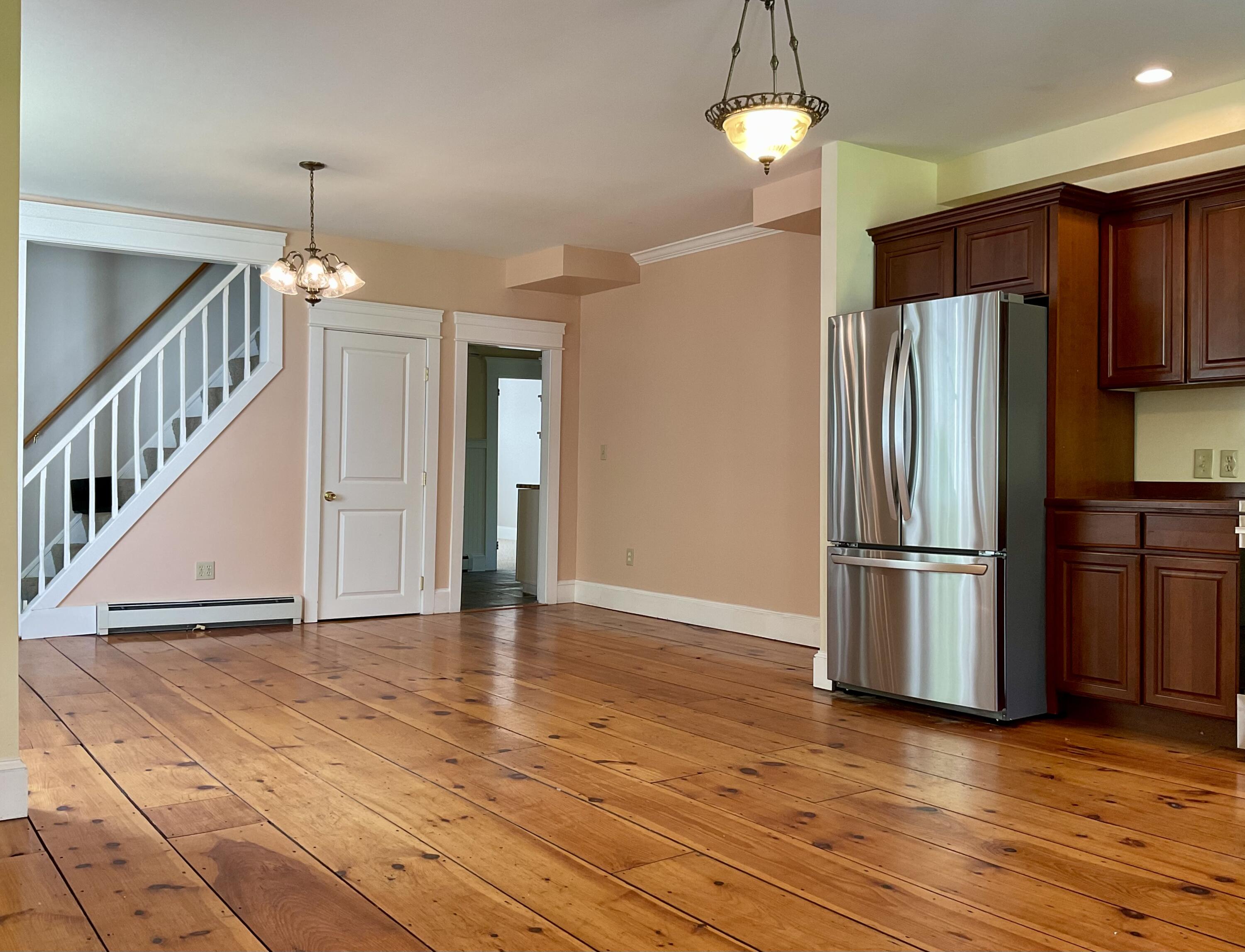 EAT-IN KITCHEN