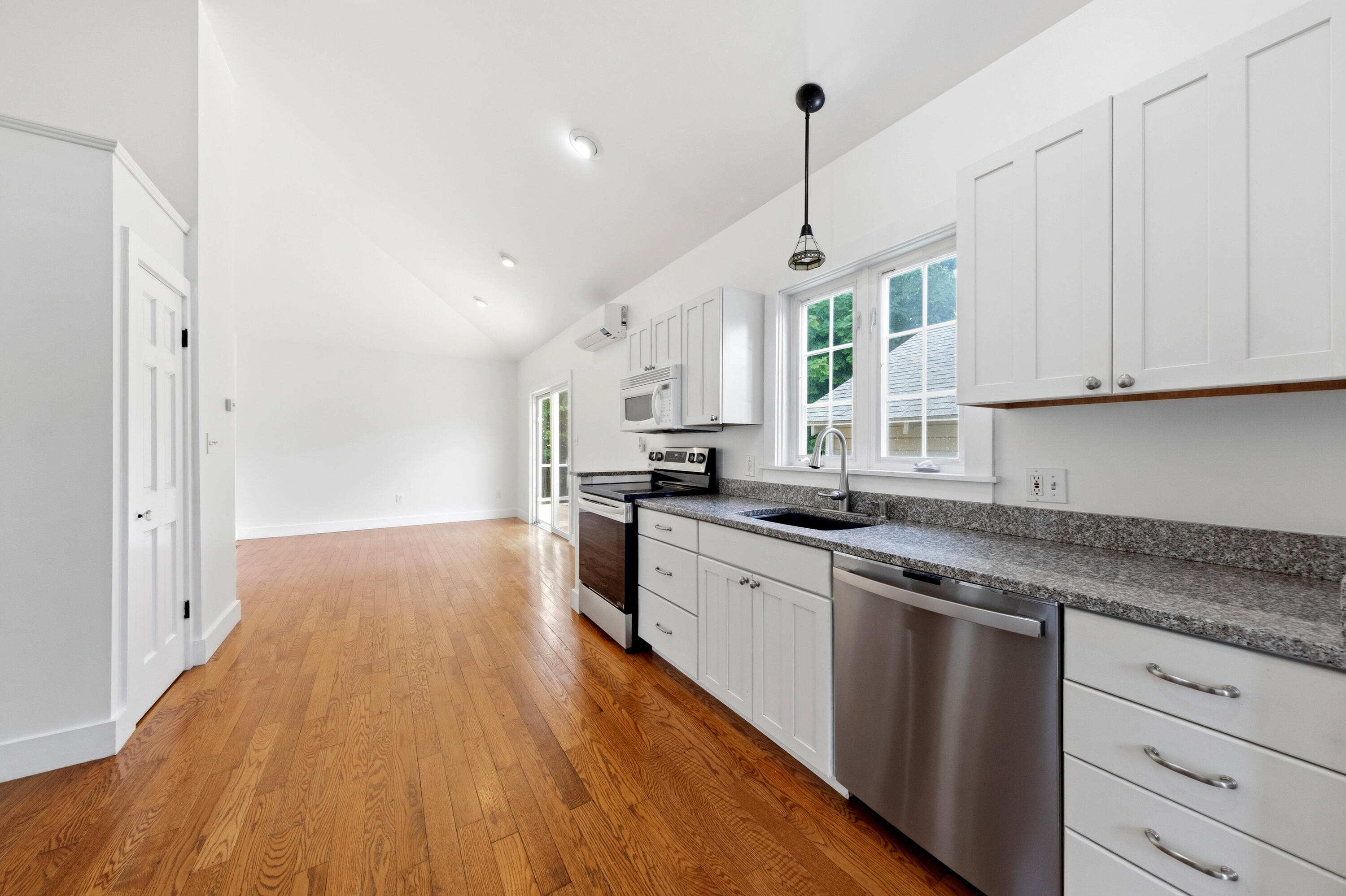 22- 39 Knott St-Rockland - JAC