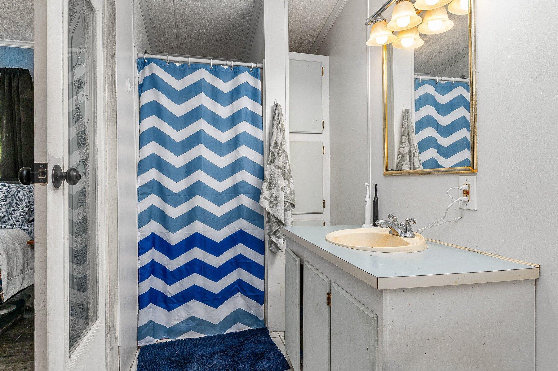 12 Allen Avenue, Arundel, ME 04046 Primary Bathroom