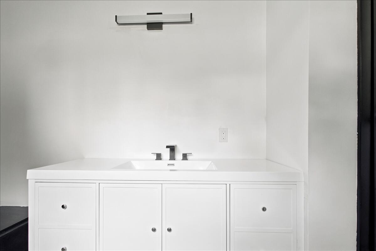 466 East Avenue, Lewiston, ME 04240 33-DSC09077