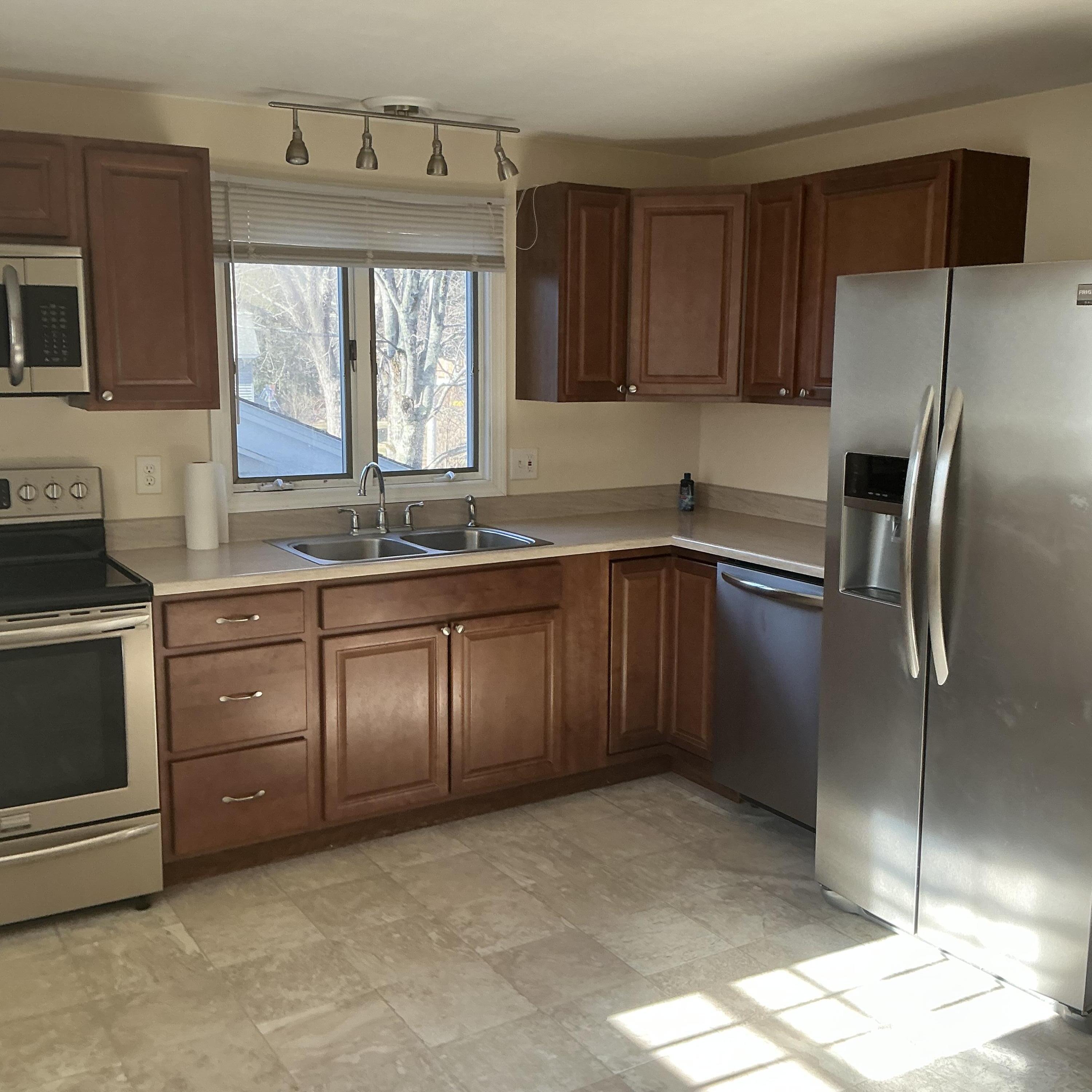 1 Carolyn Street, Topsham, ME, 04086