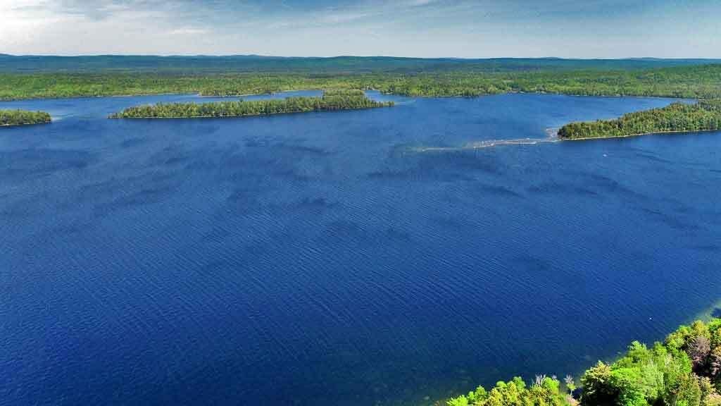 year-round-lake-house-east-