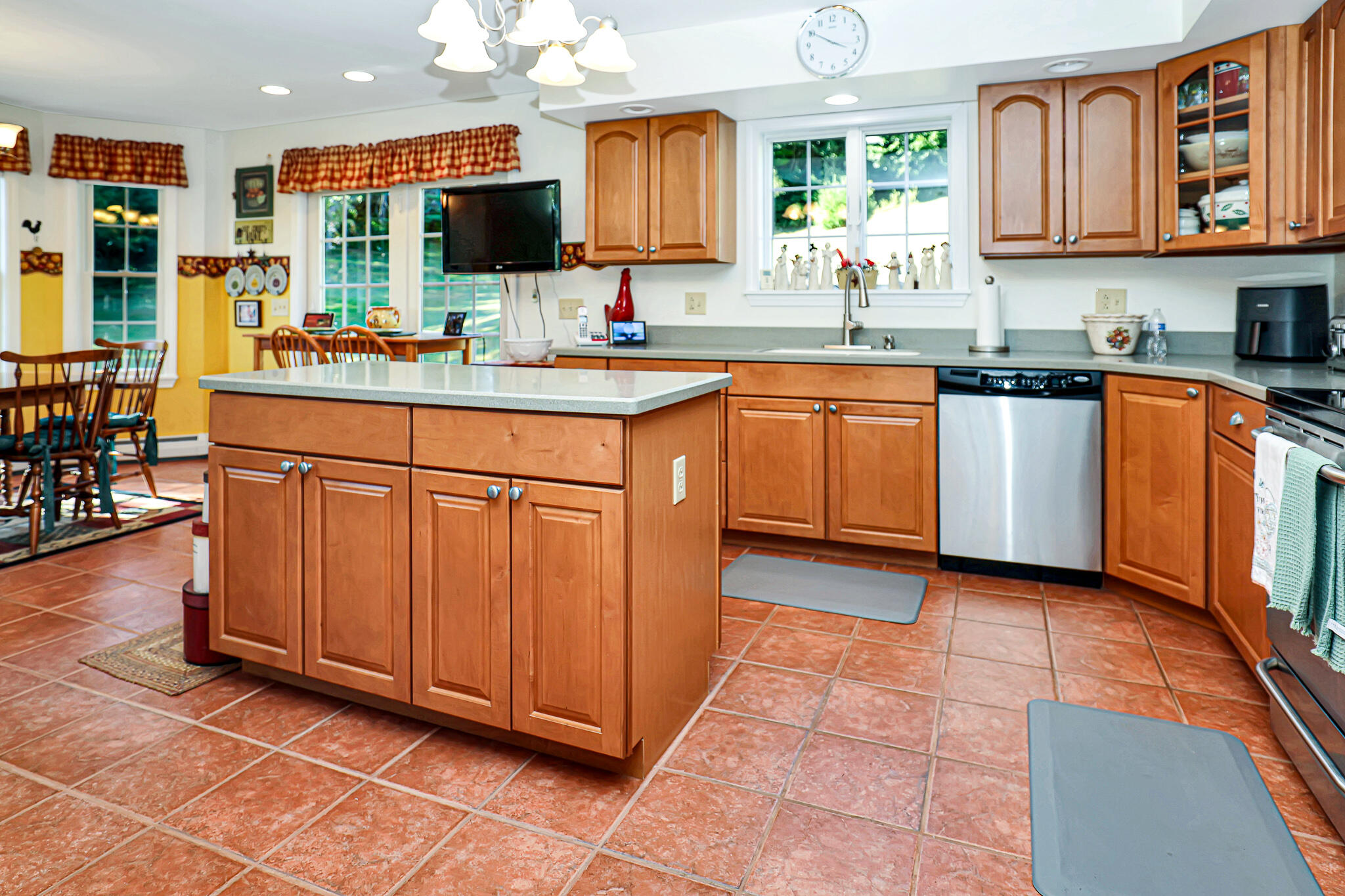 44 Mountain View Road, Mexico, ME, 04224
