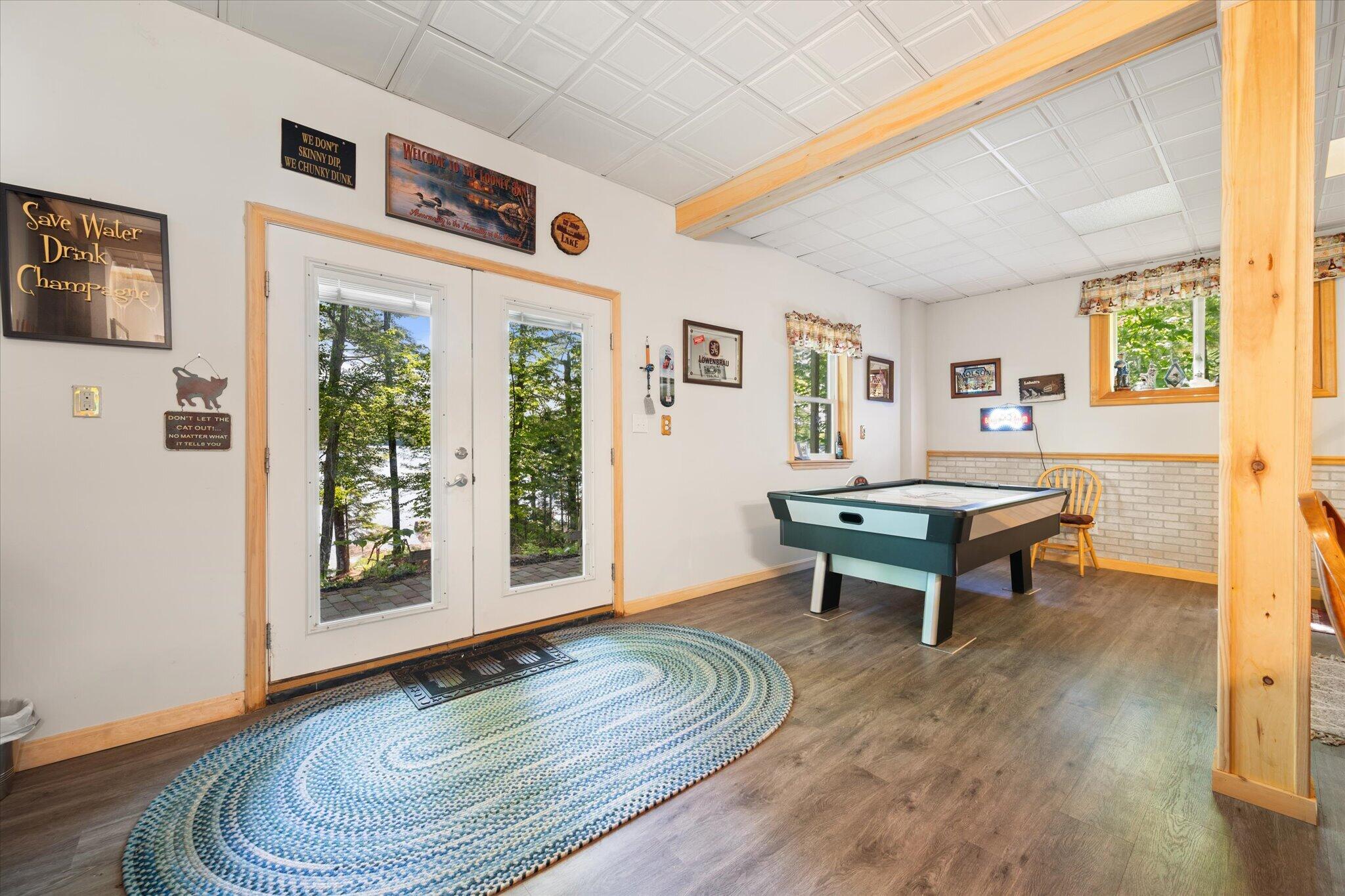 Walkout family/gameroom