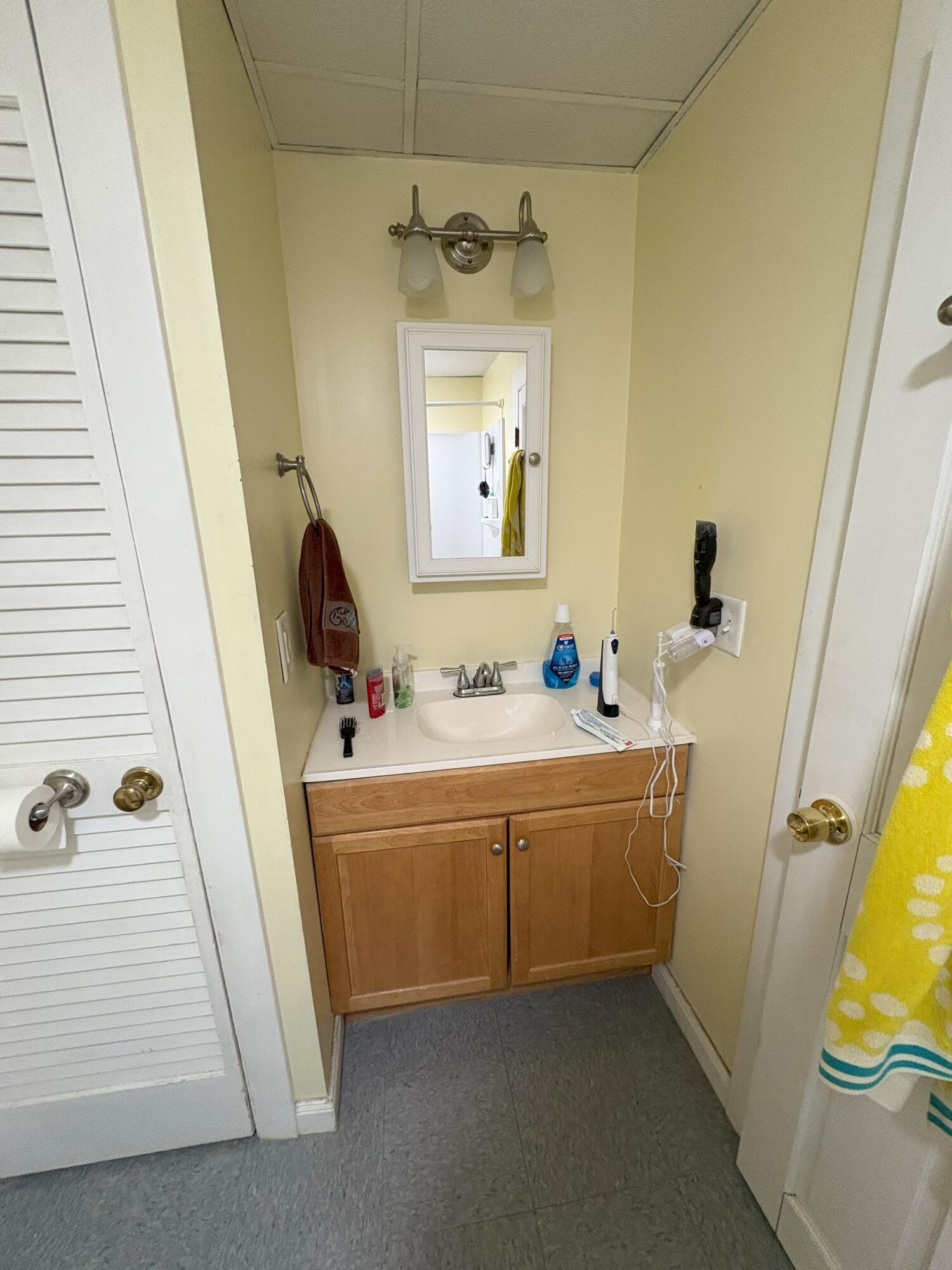 17 Mechanic Street, Westbrook, ME, 04092