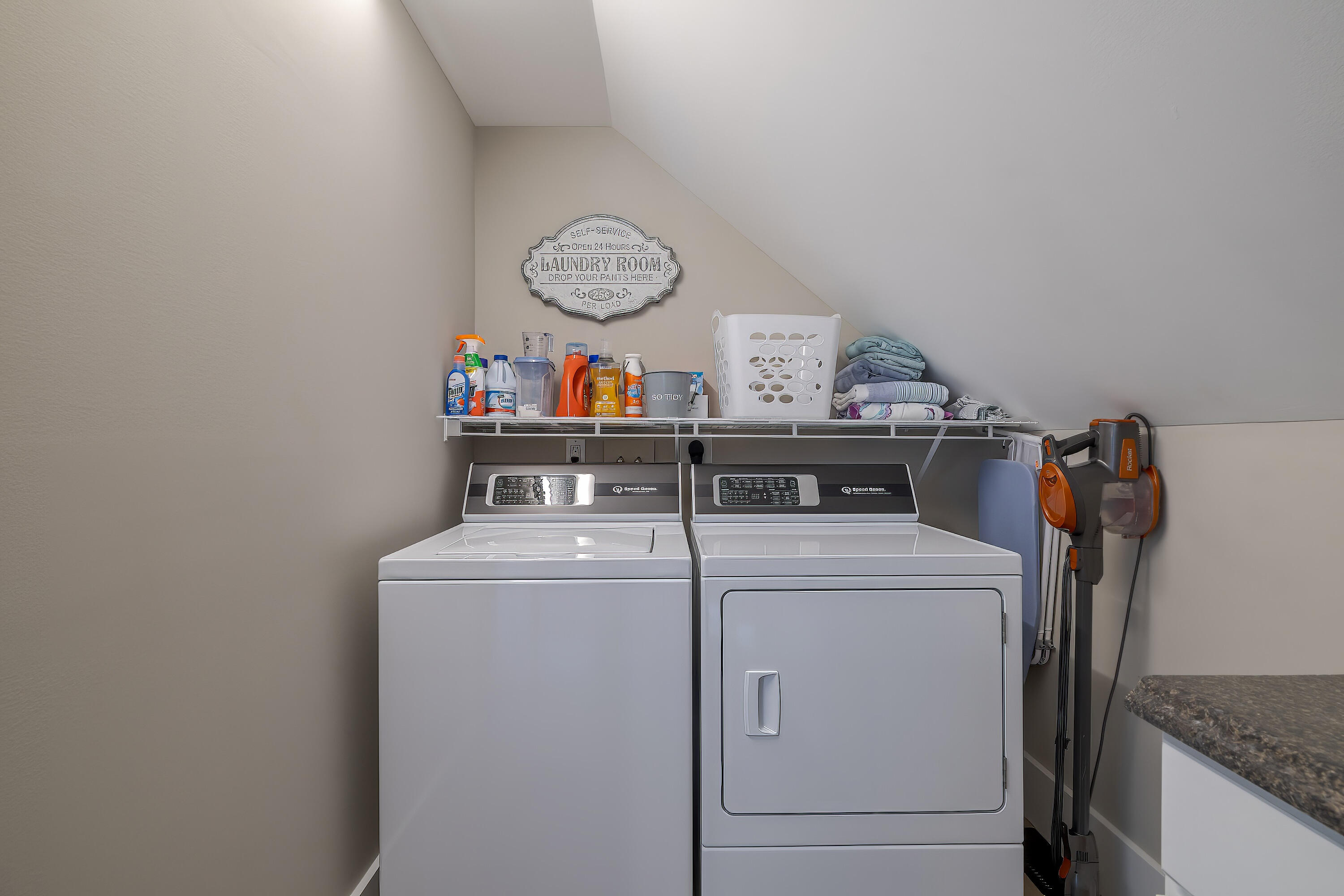 Laundry room, 2nd floor