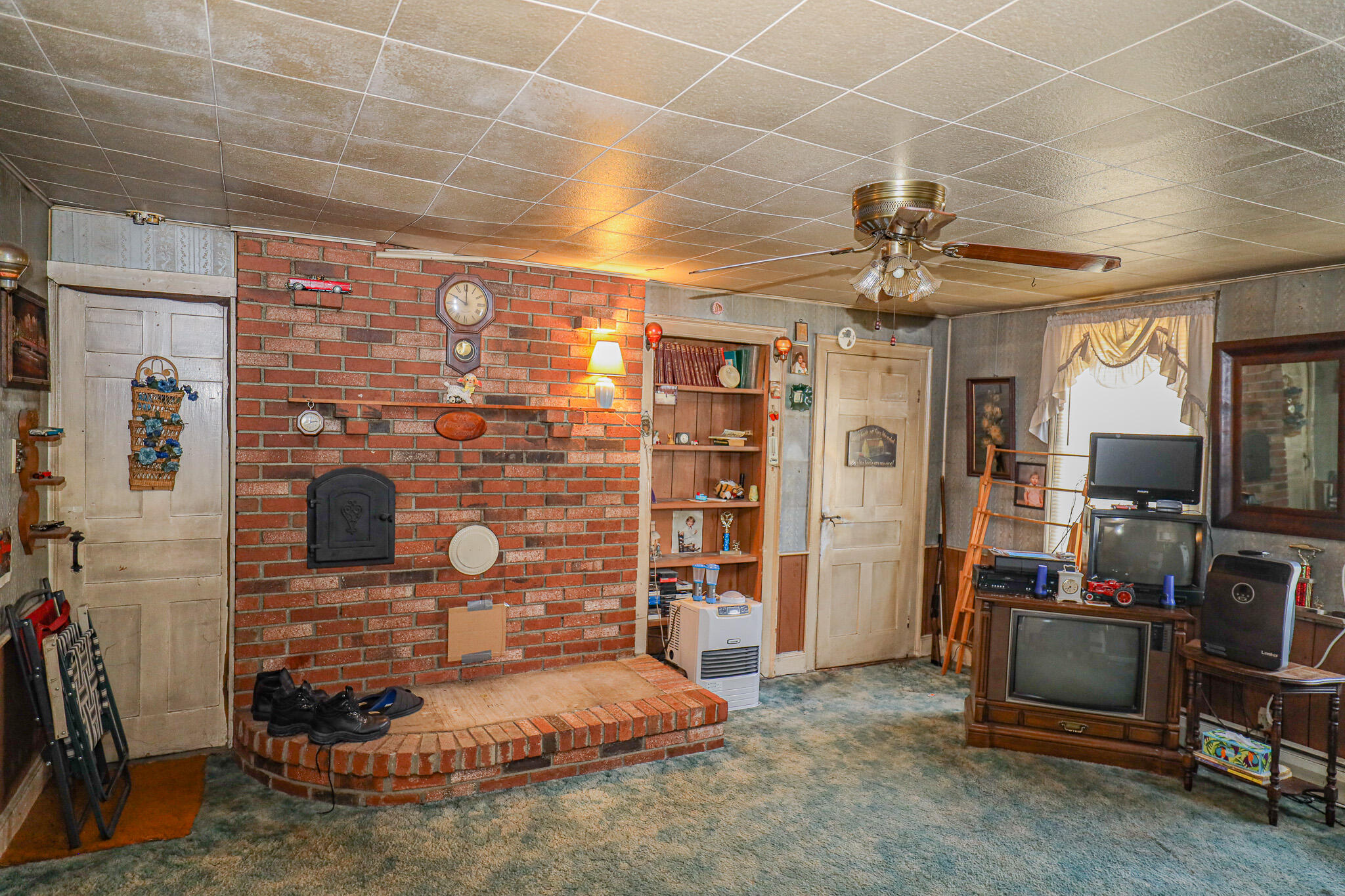 19 Knox Road, Peru, ME, 04290