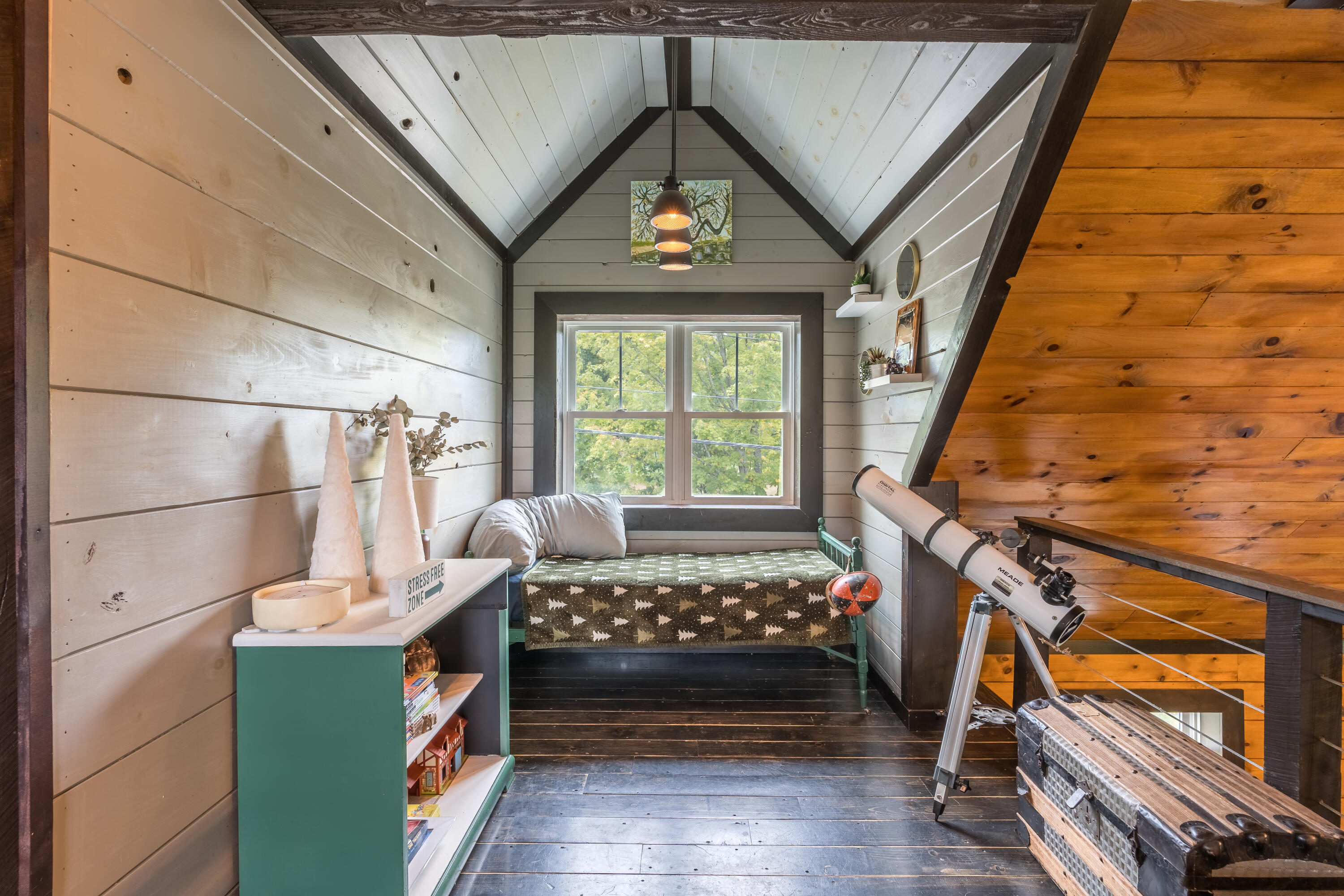 42 East Oxford Road, Paris, ME, 04281