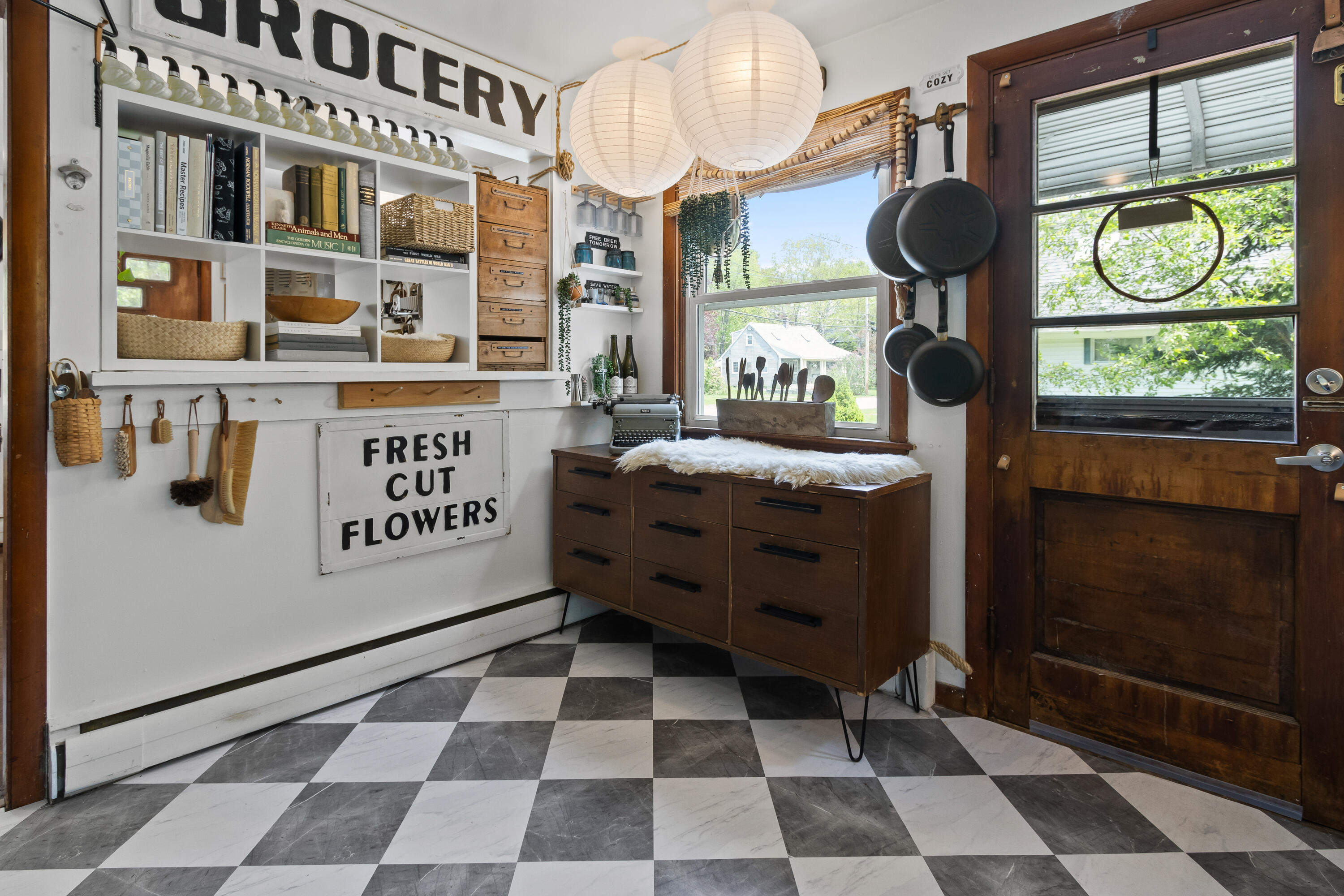 Kitchen - Side Entry