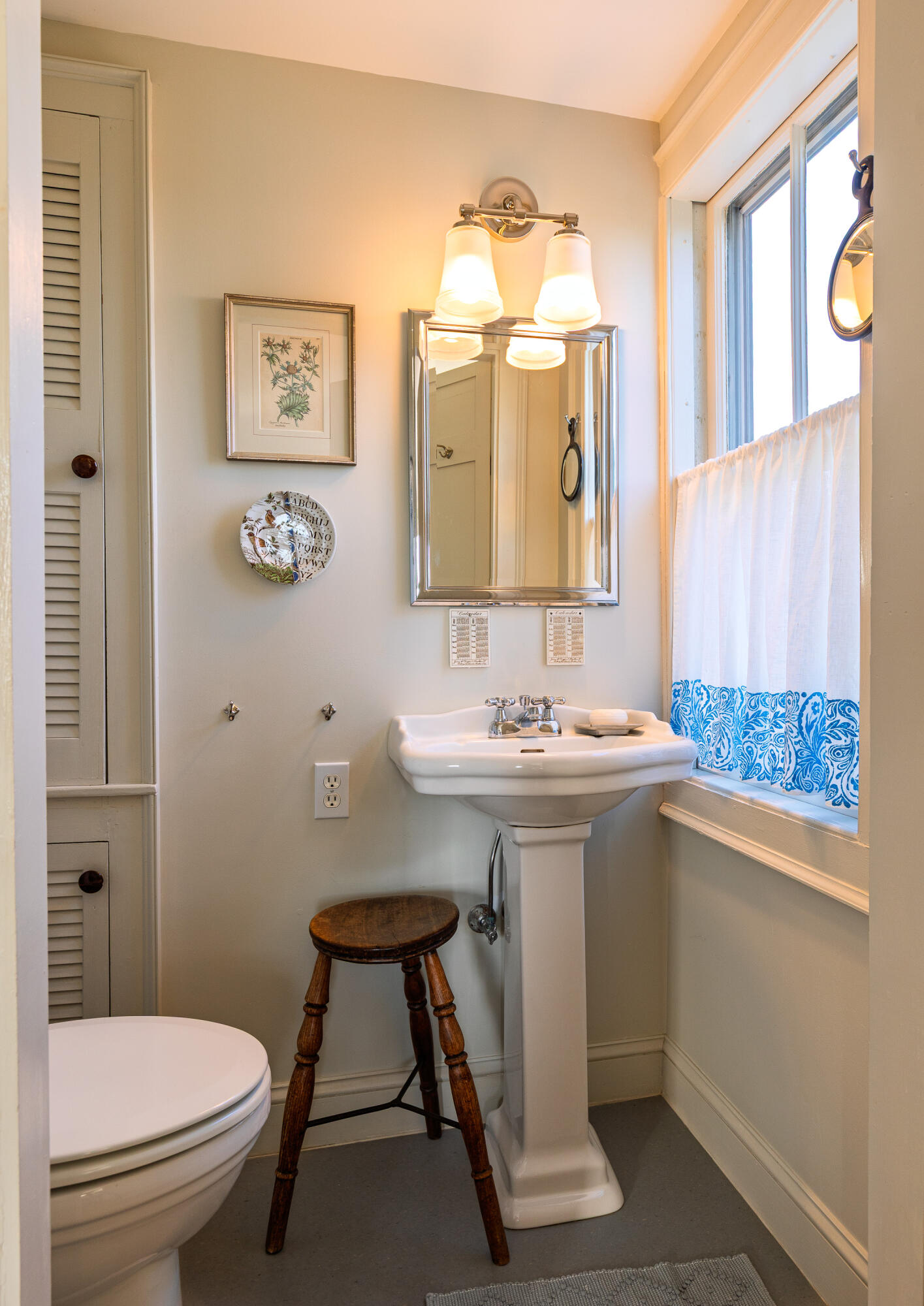3rd Washroom w/Chamber